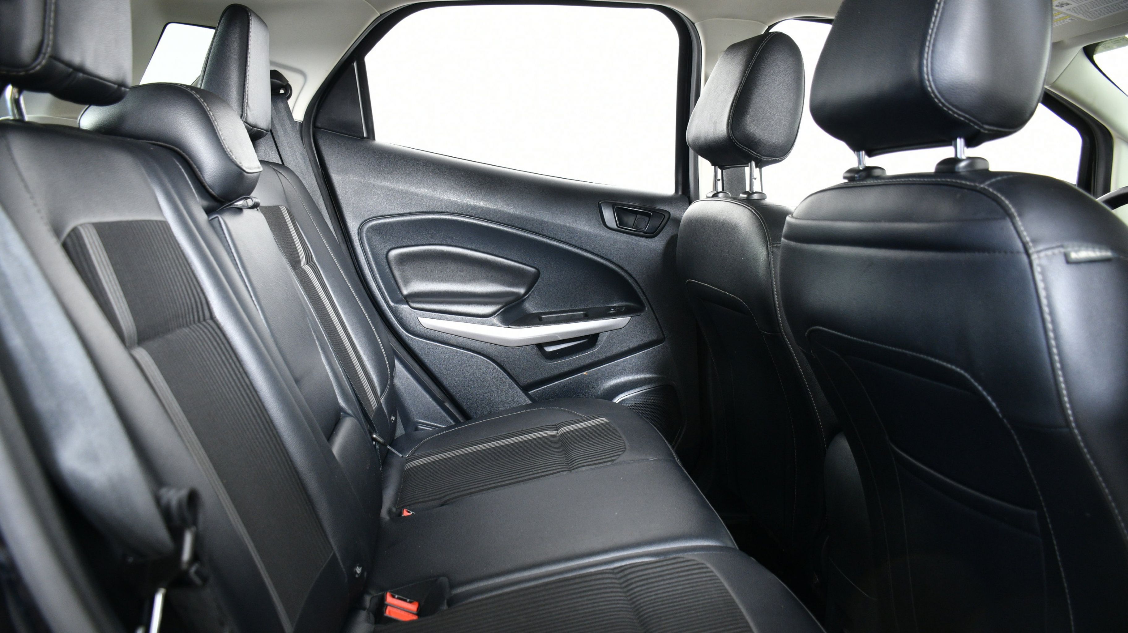 2020 Ford EcoSport SES photo 19
