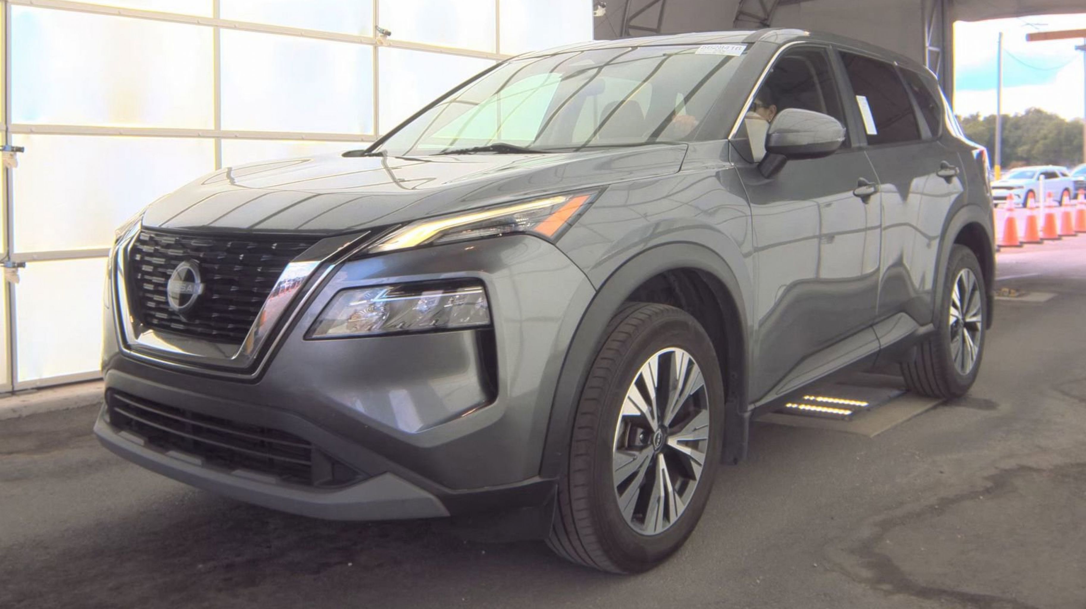 2022 Nissan Rogue SV FWD's photo