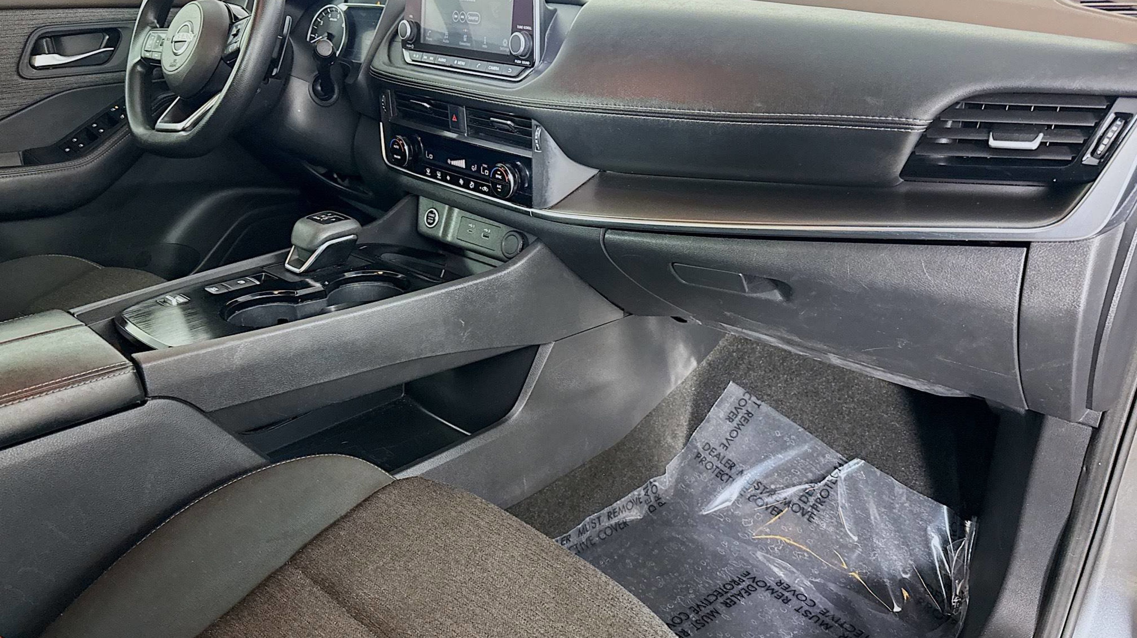 2023 Nissan Rogue SV photo 23