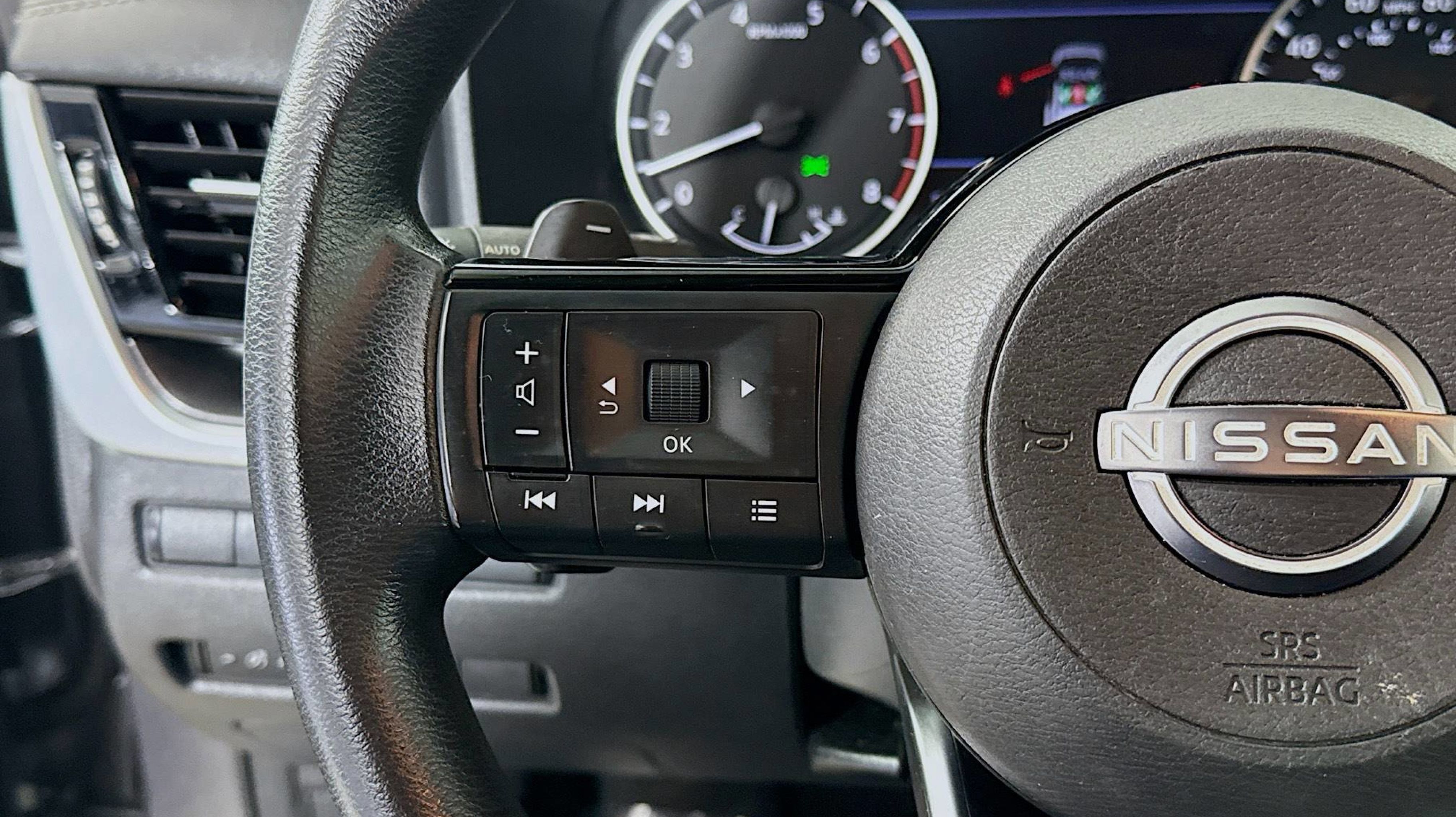 2023 Nissan Rogue SV photo 8