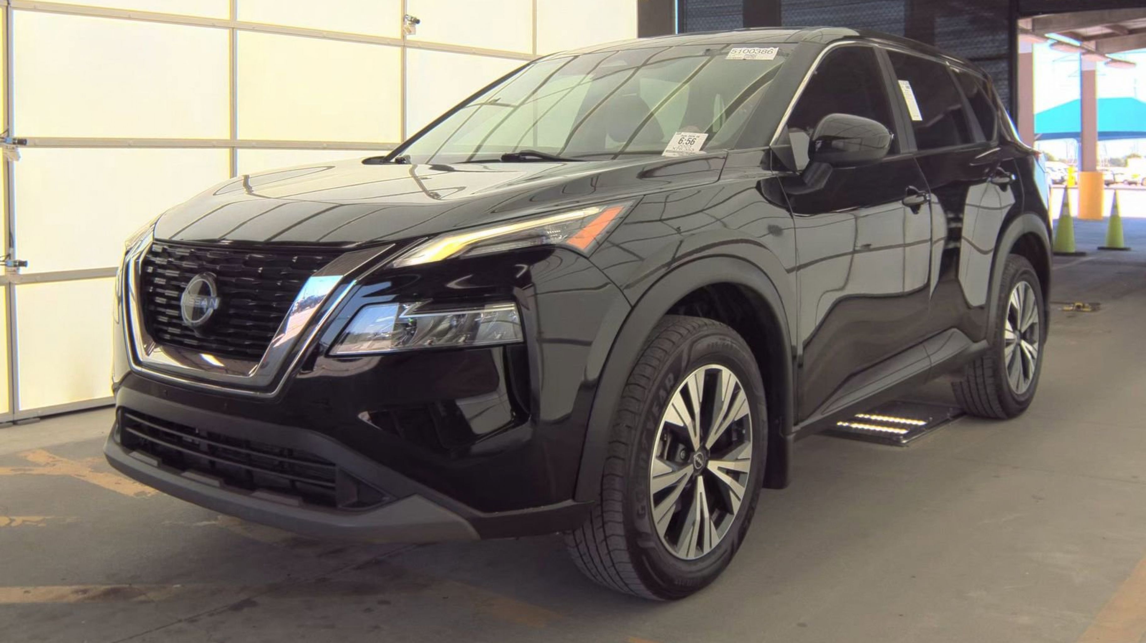 2023 Nissan Rogue SV FWD's photo