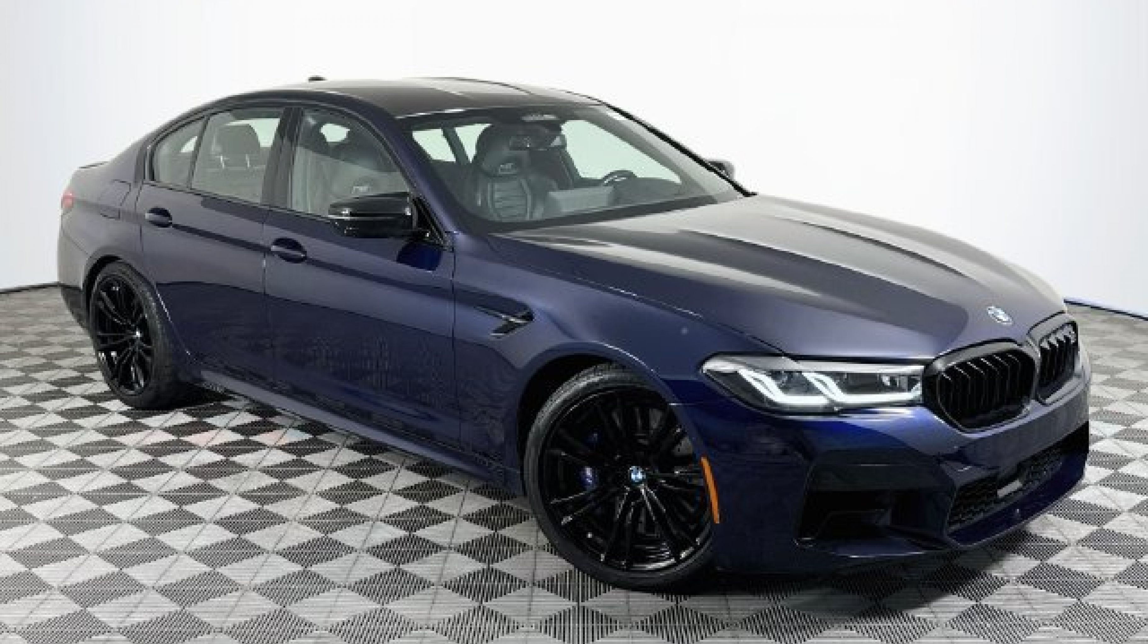 2023 BMW M5