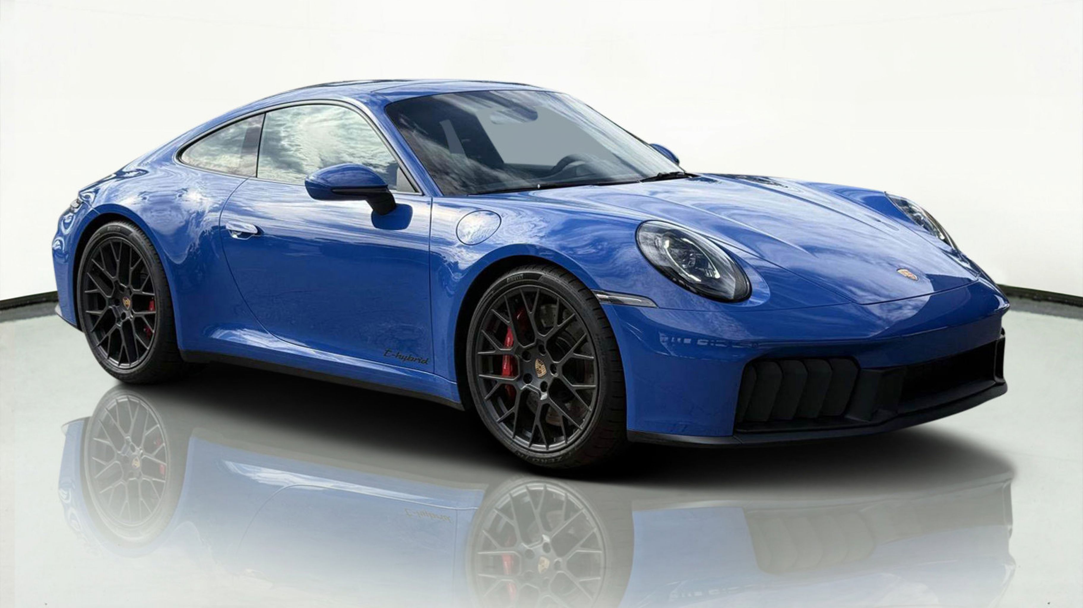 2025 Porsche 911 GTS's photo