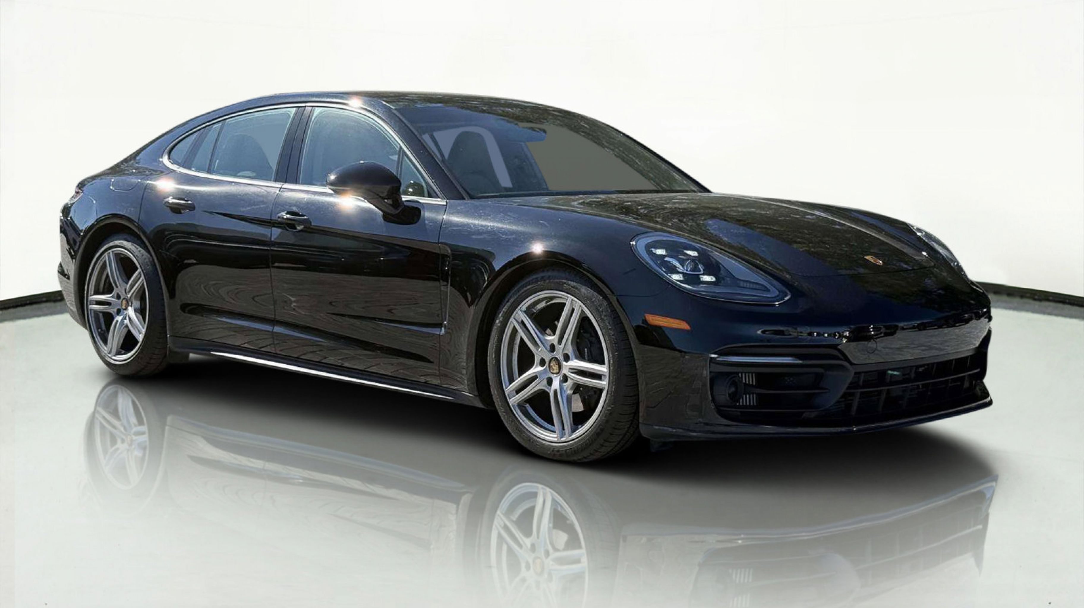 2022 Porsche Panamera's photo