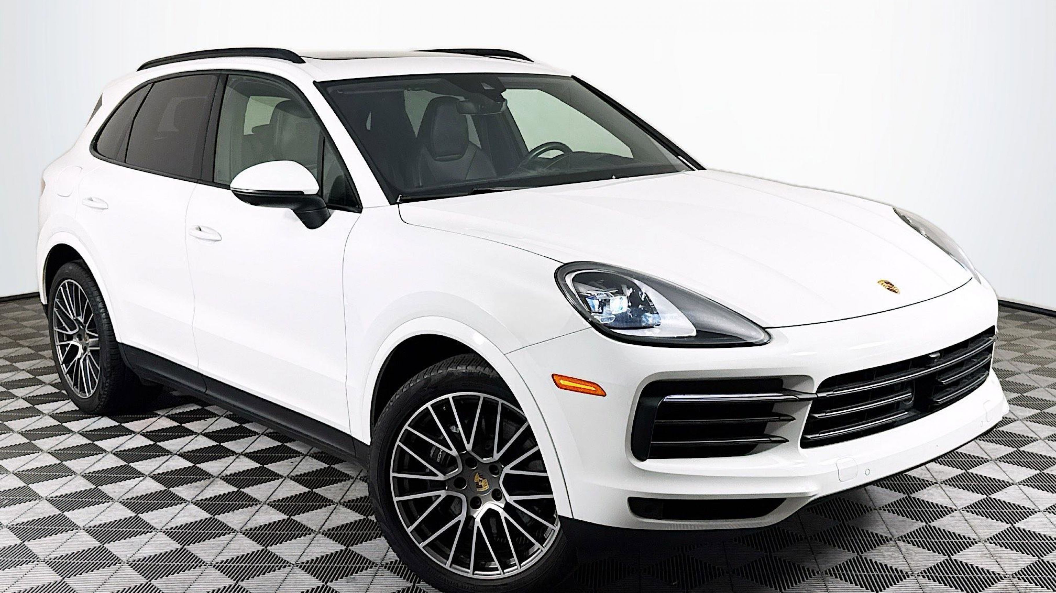 2023 Porsche Cayenne Platinum Edition's photo