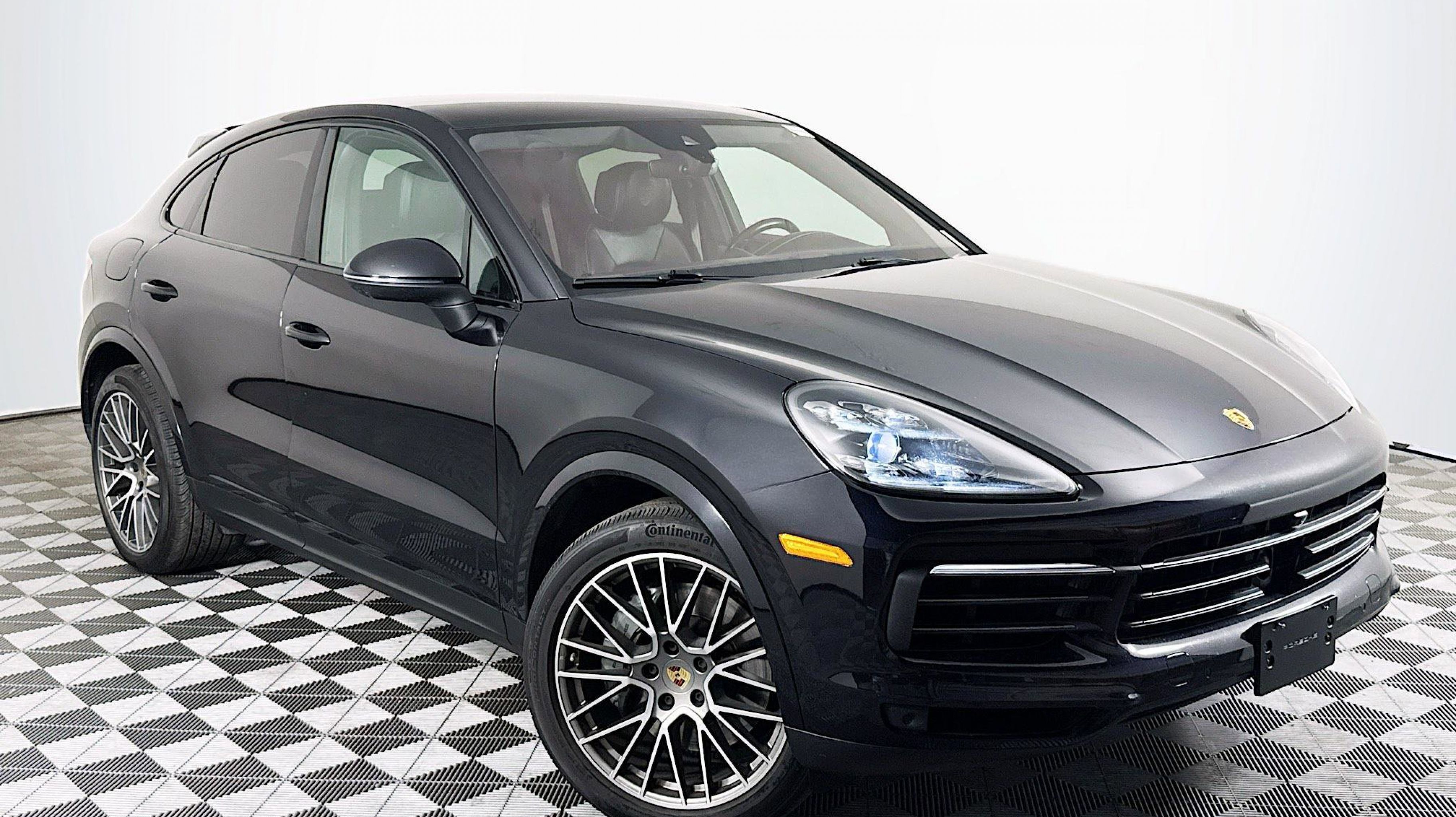 2022 Porsche Cayenne S's photo