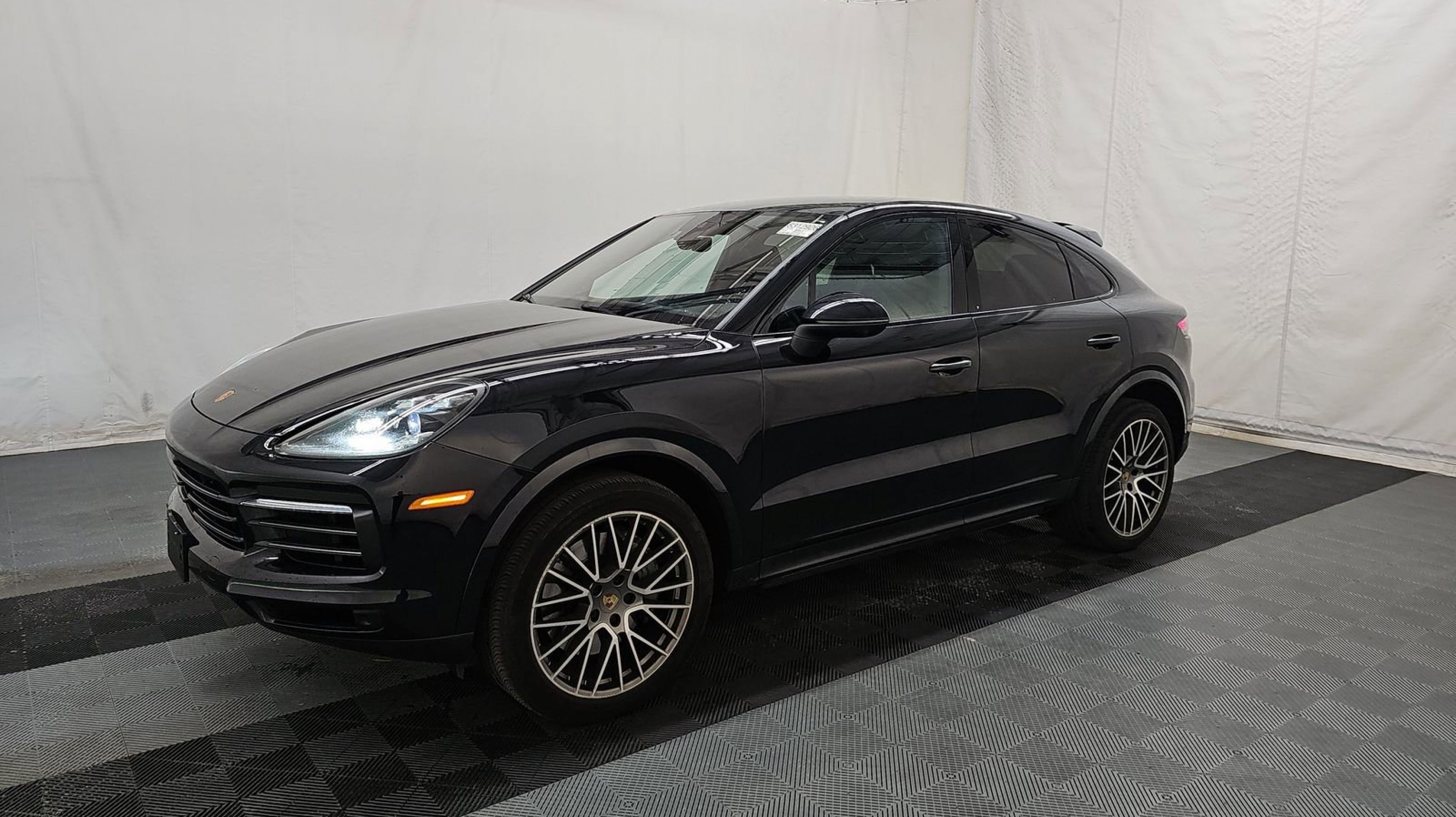 2022 Porsche Cayenne S's photo