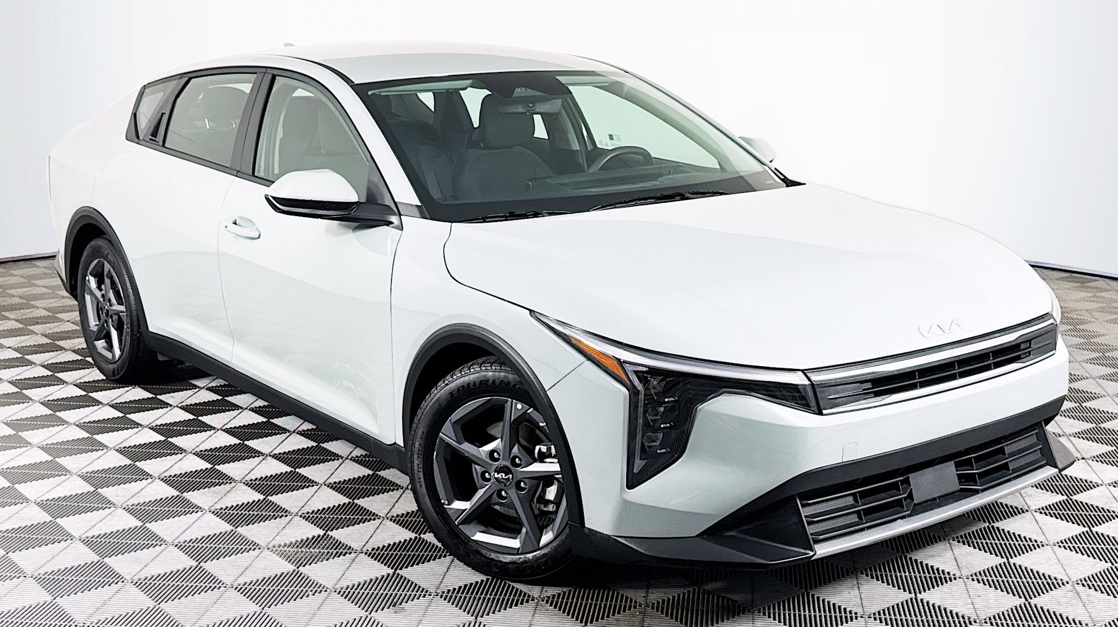 2026 Kia K4 LXS AT's photo