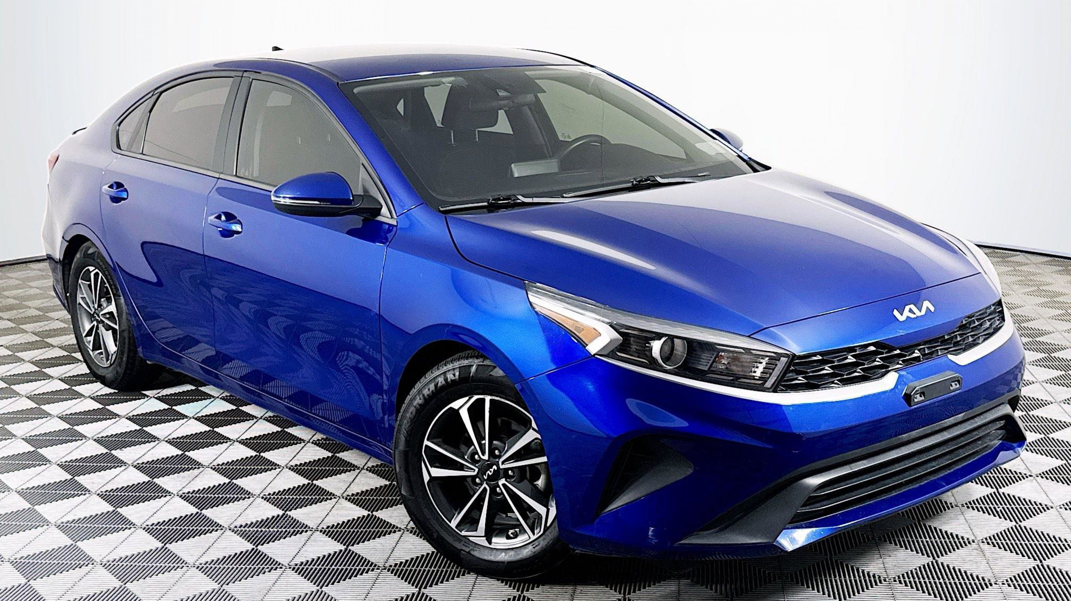 2024 Kia Forte LXS AT's photo