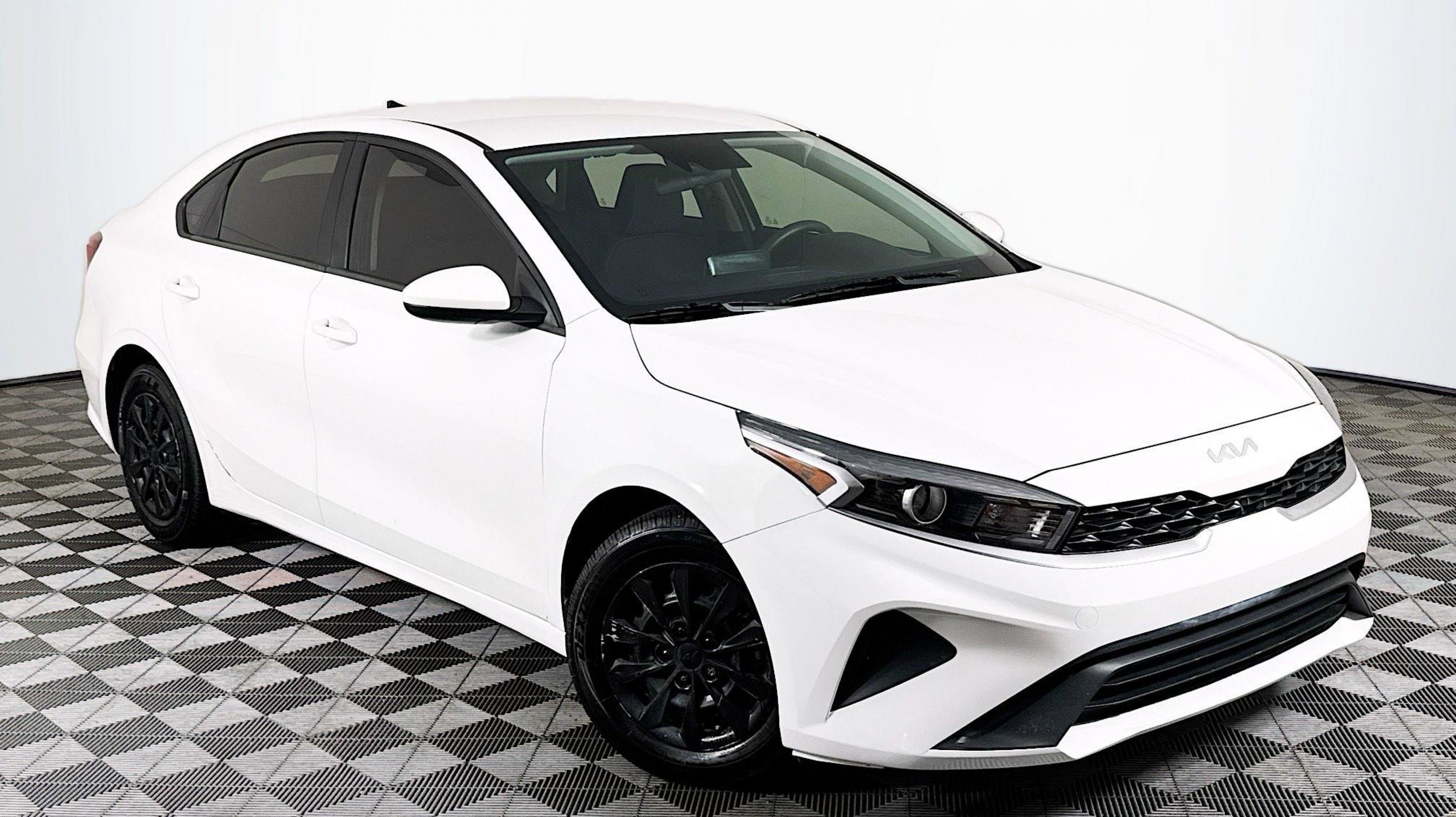 2024 Kia Forte LX AT's photo