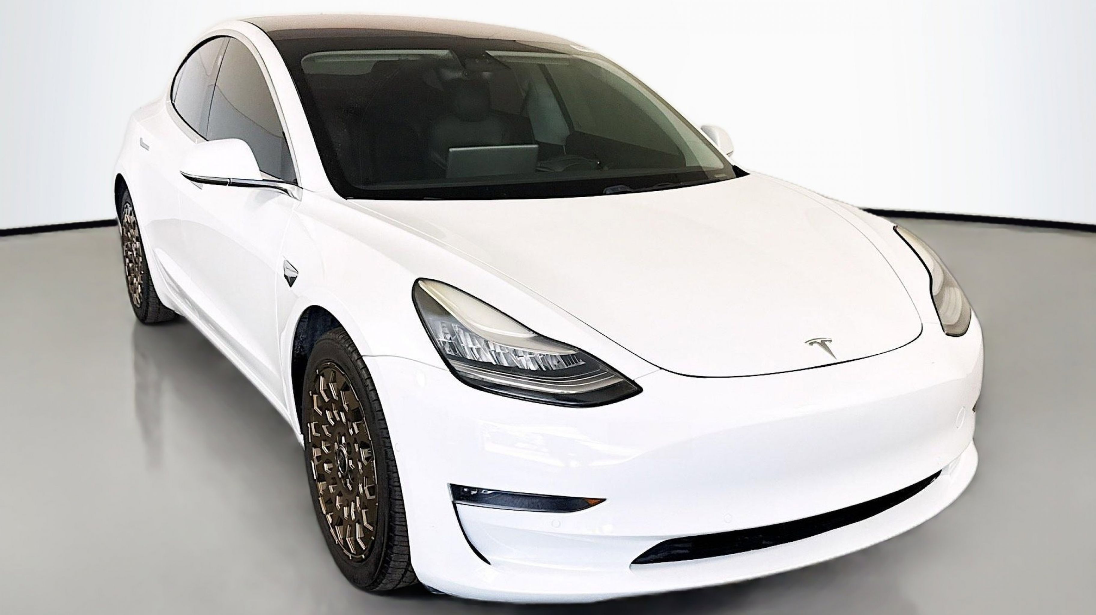 2019 Tesla Model 3 Standard Range Plus's photo