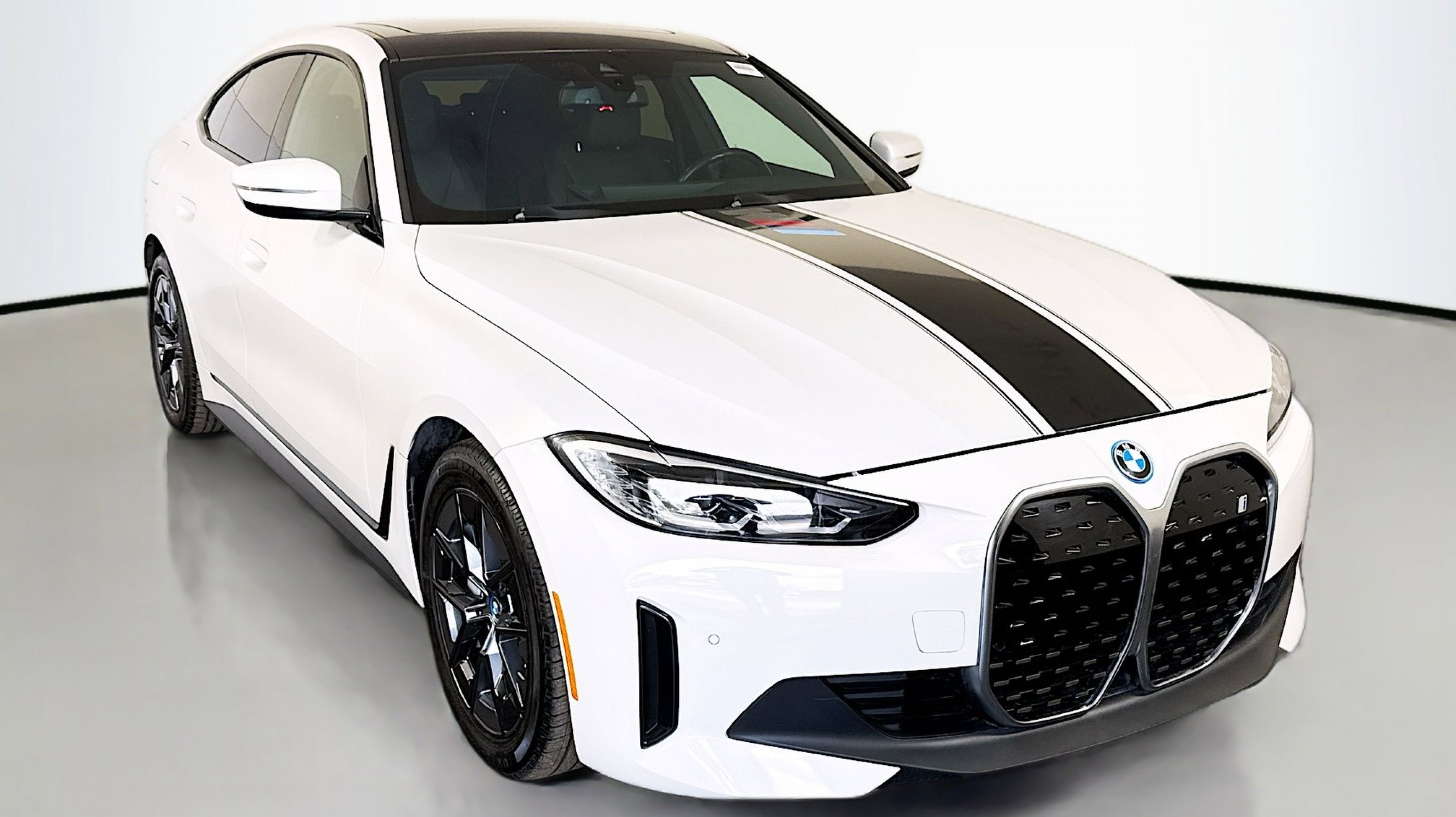 2023 BMW i4 eDrive40's photo