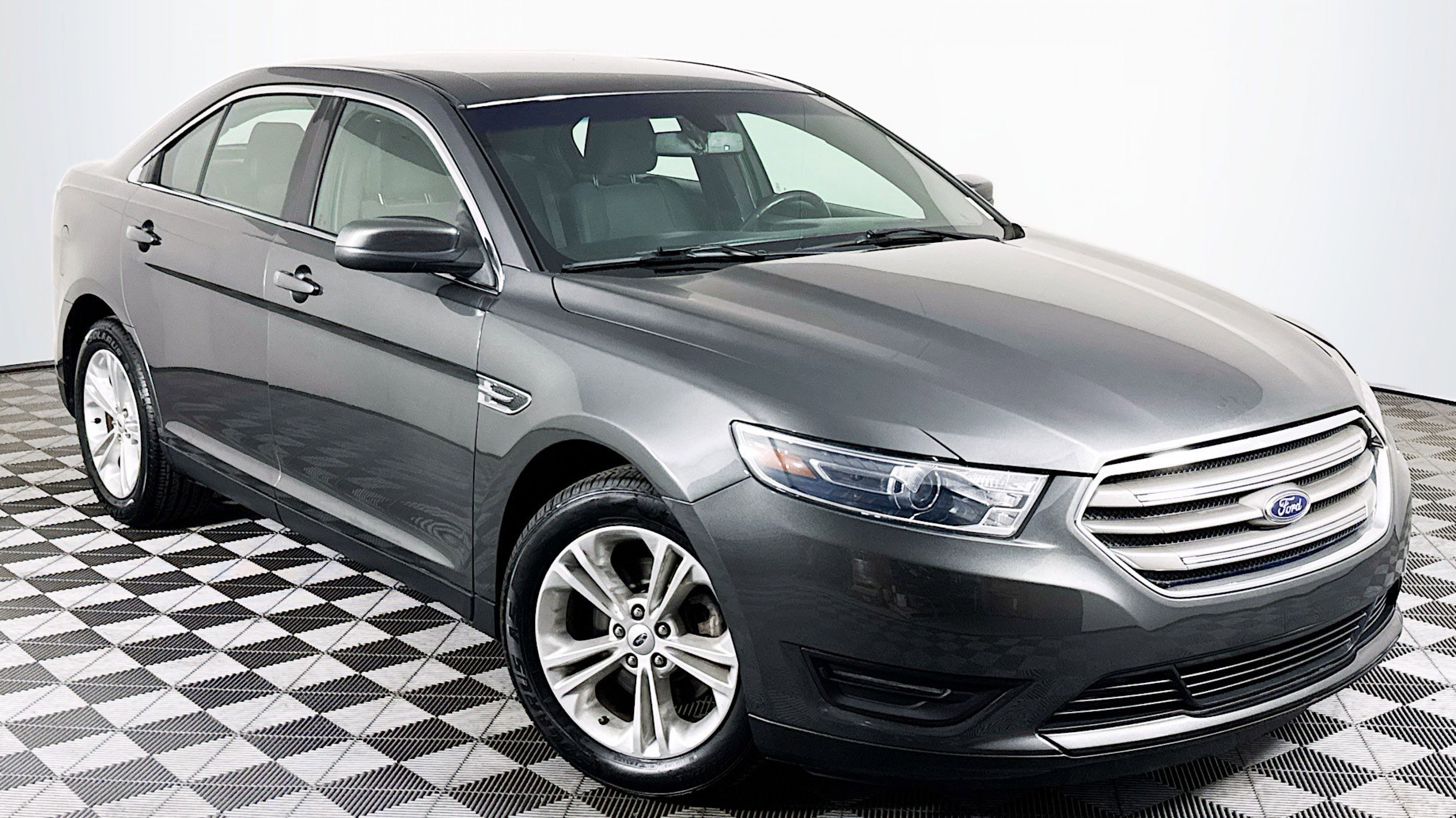 2018 Ford Taurus SEL