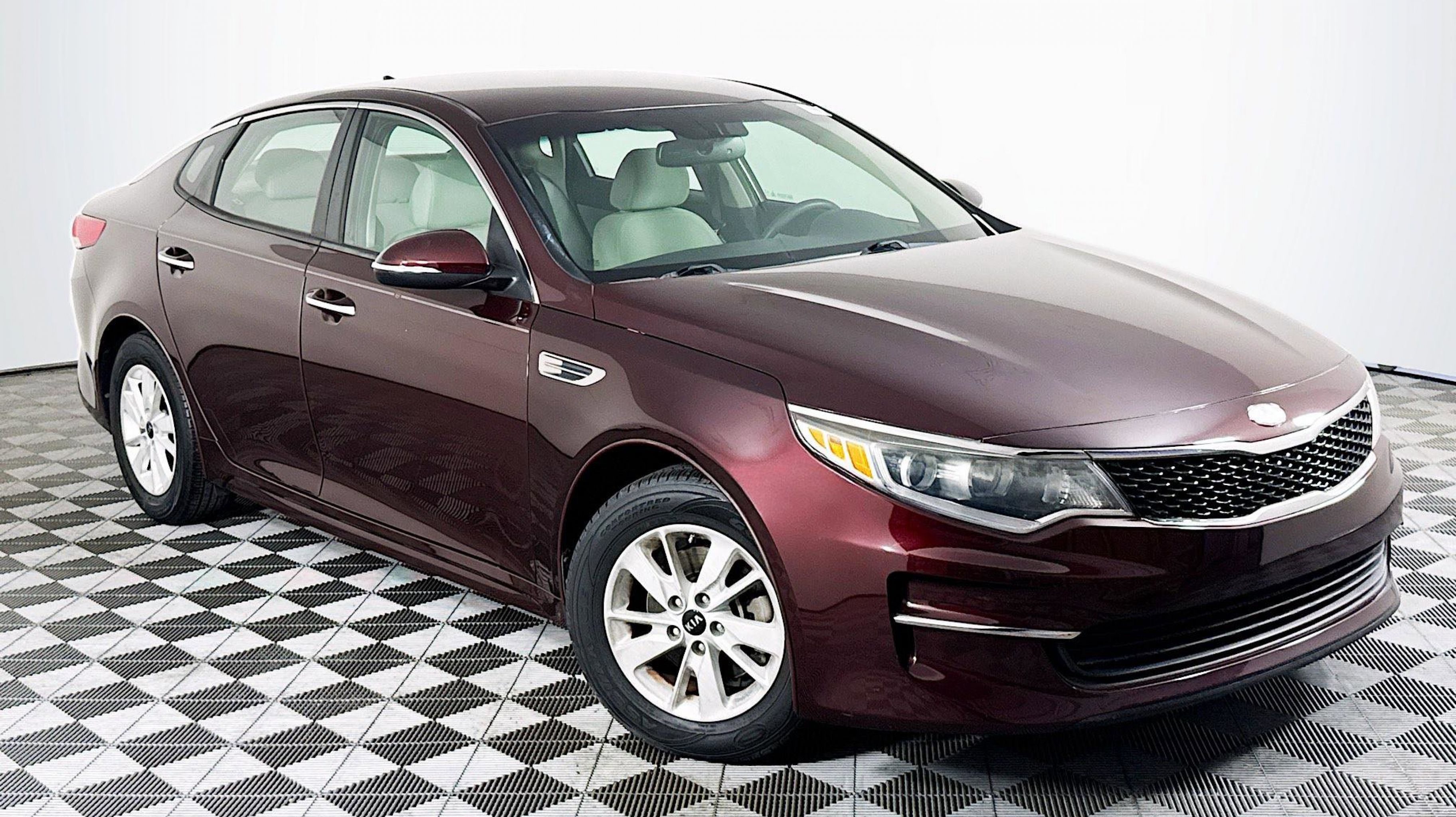 2017 Kia Optima LX AT's photo