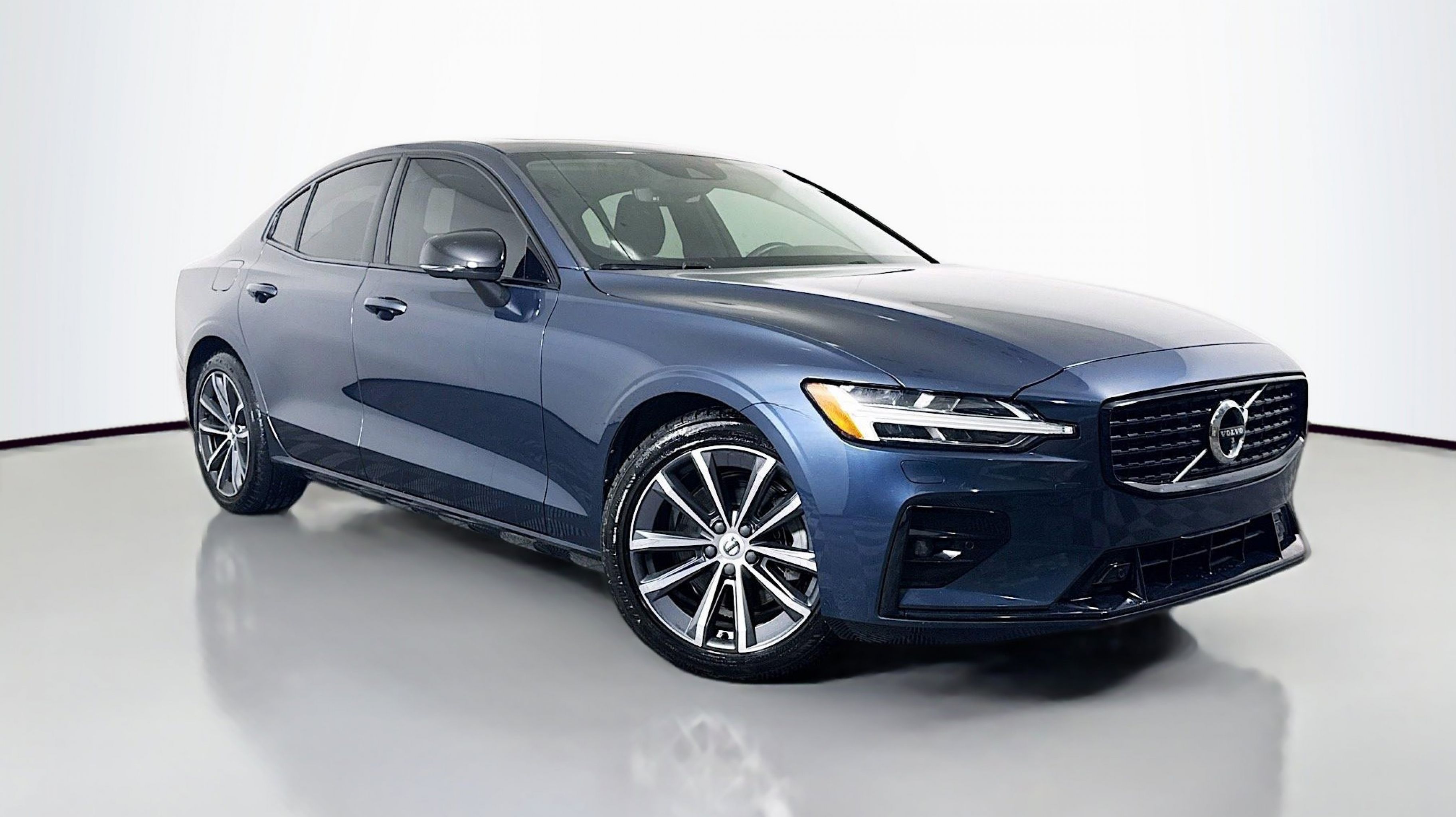 2022 Volvo S60 Momentum