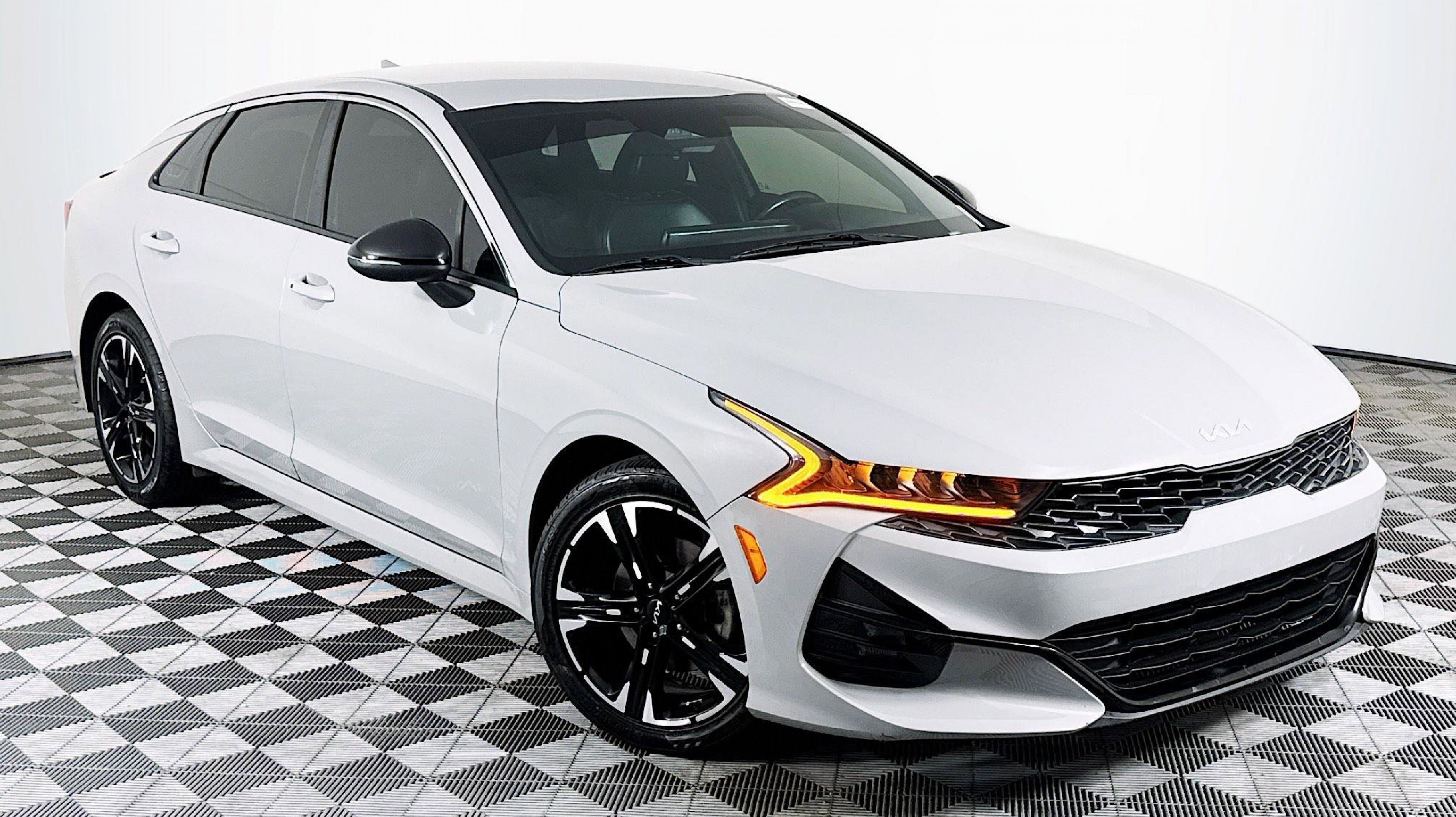 2023 Kia Optima GT-Line FWD's photo