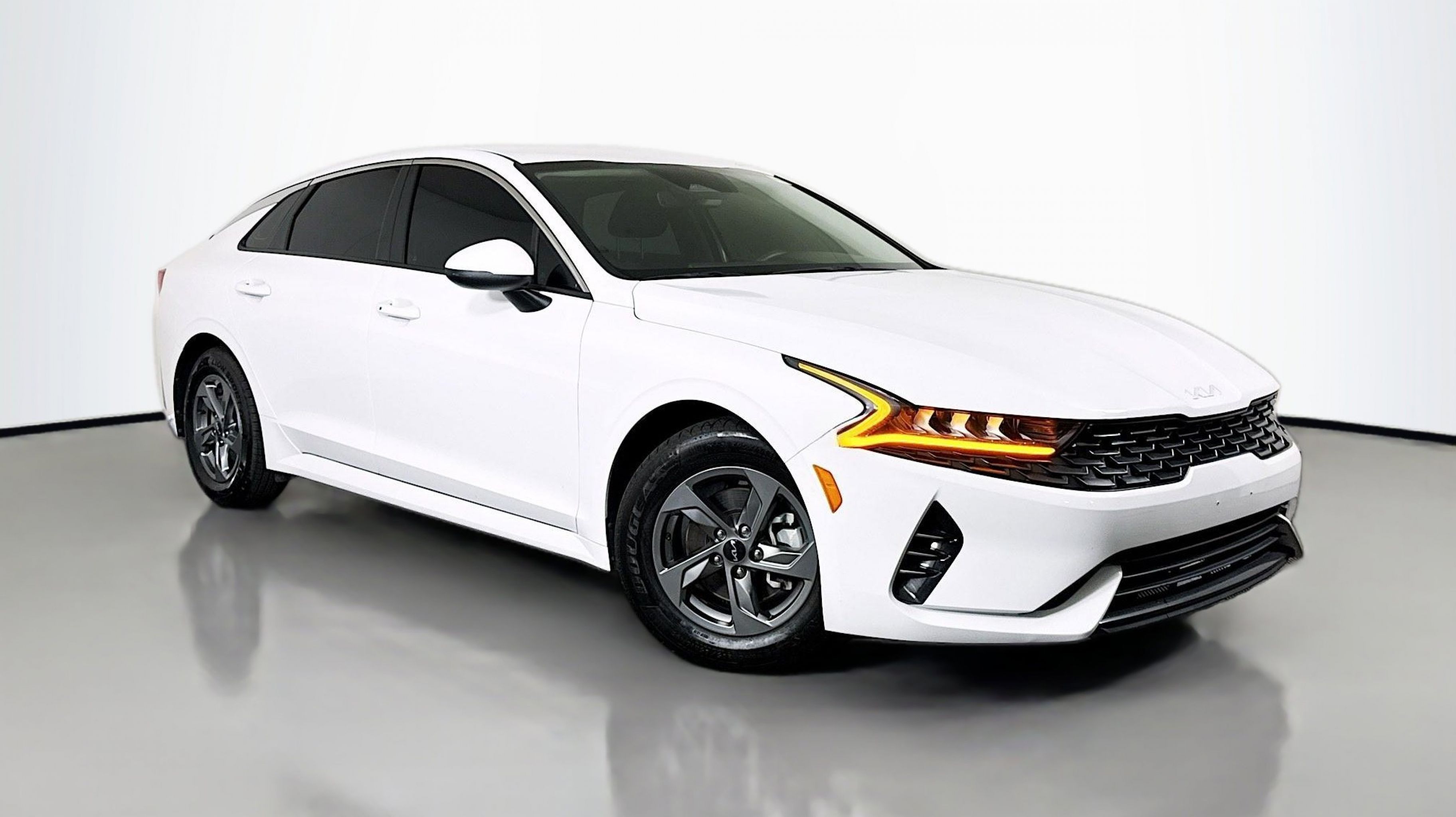 2023 Kia Optima LXS FWD's photo