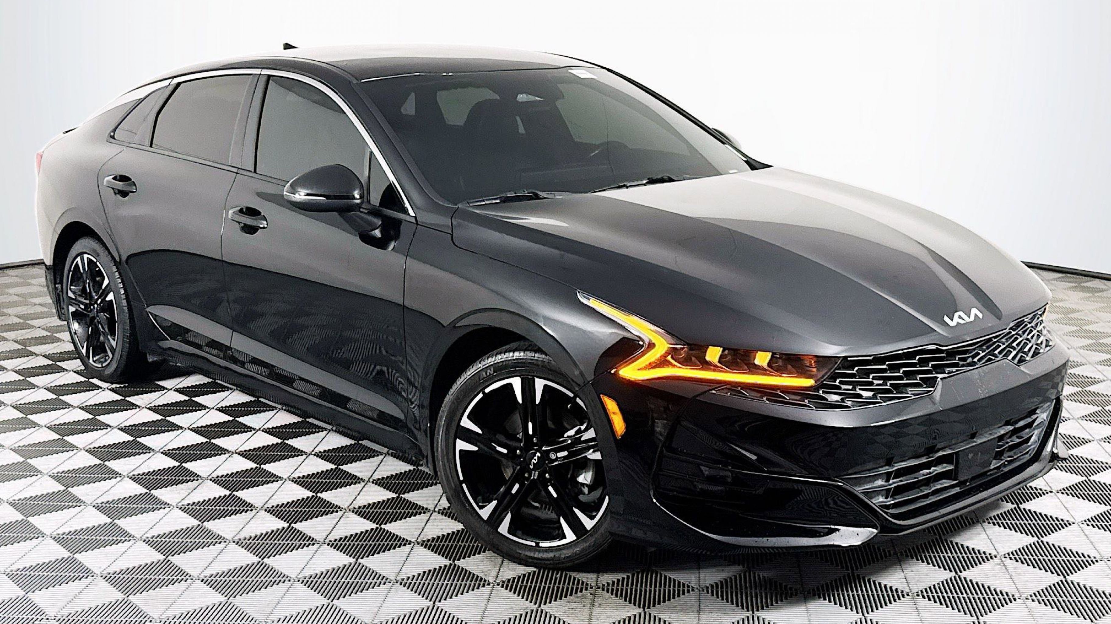 2023 Kia Optima GT-Line FWD's photo