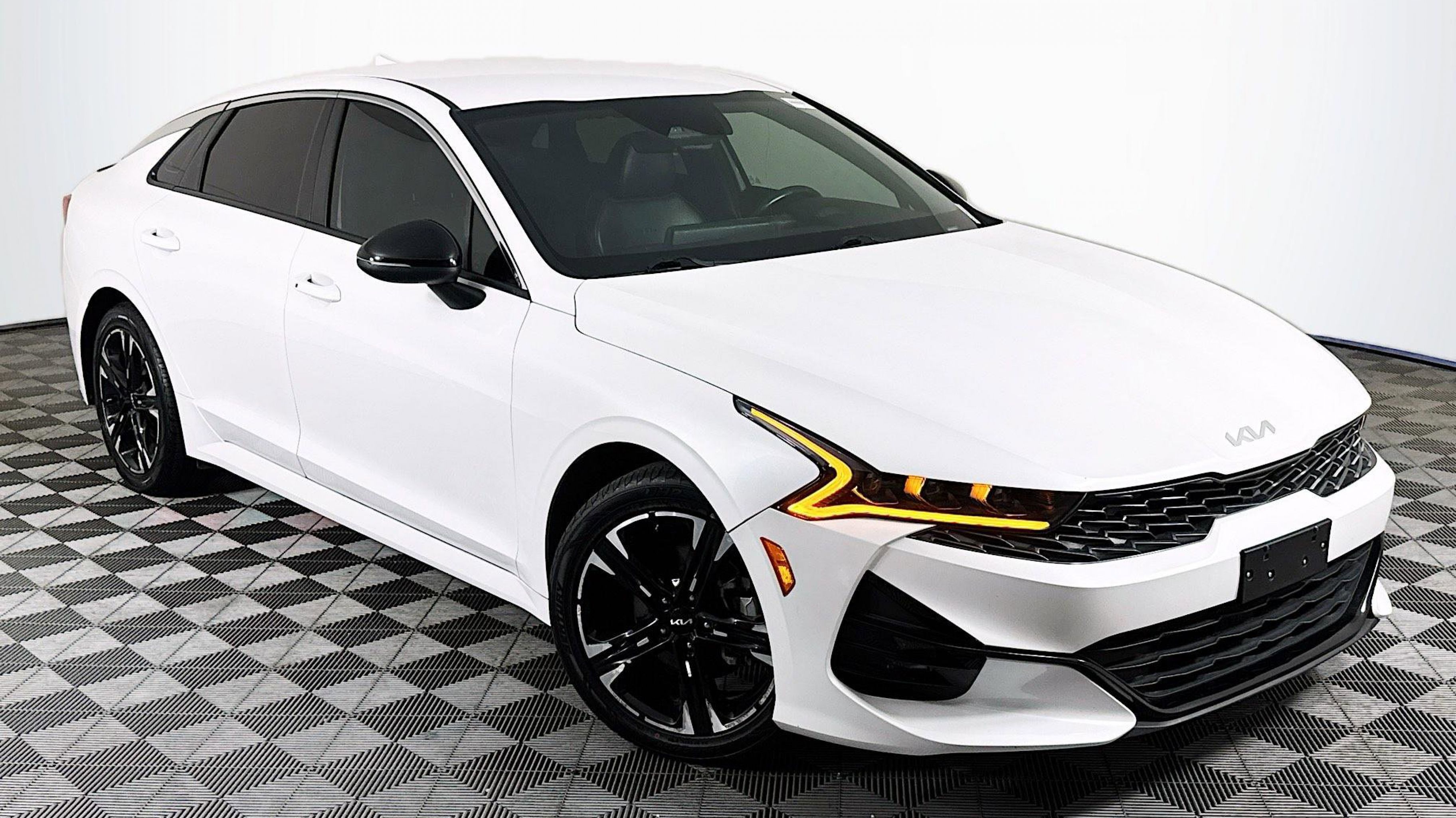 2023 Kia Optima GT-Line FWD's photo