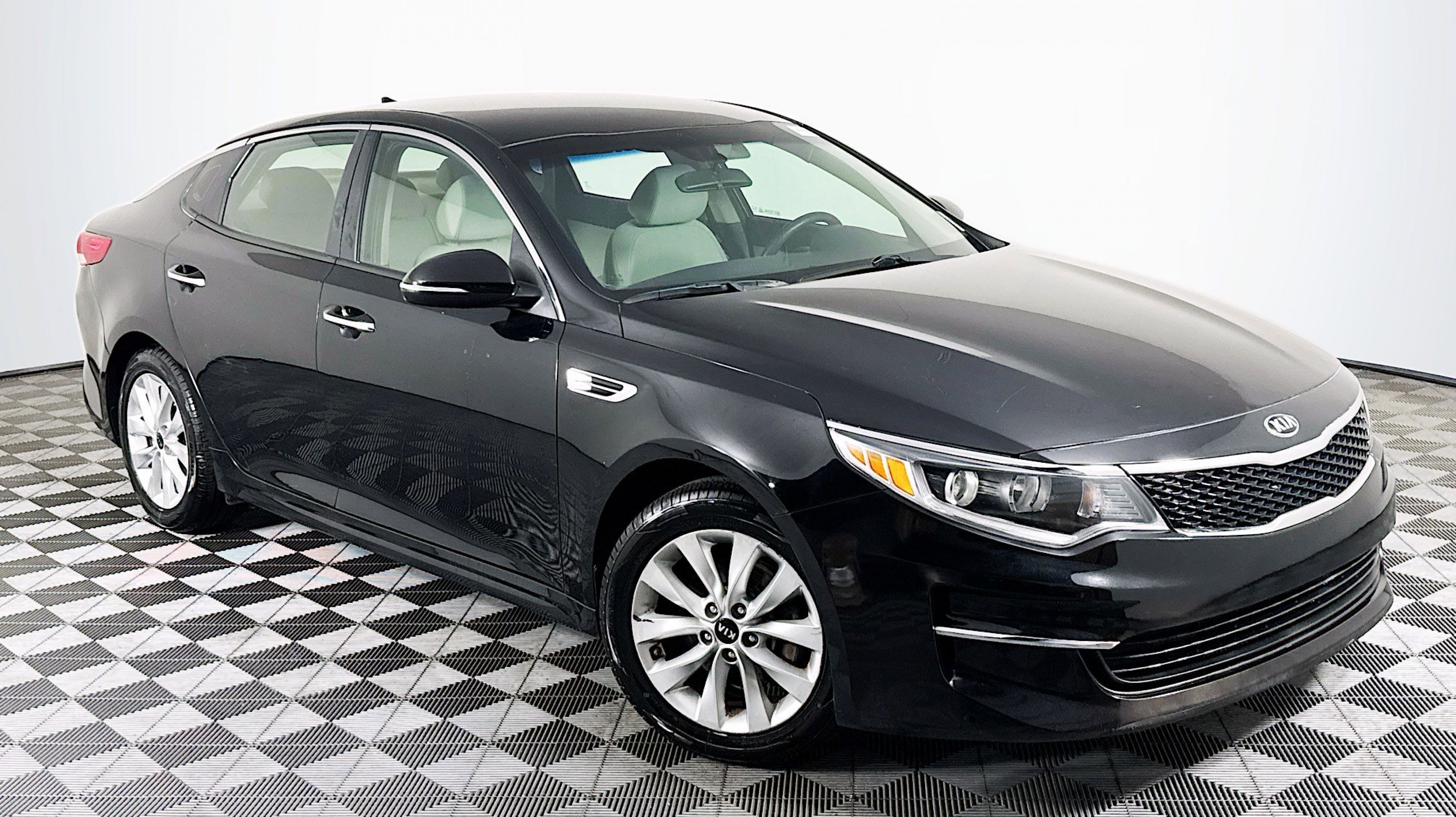 2018 Kia Optima LX AT's photo