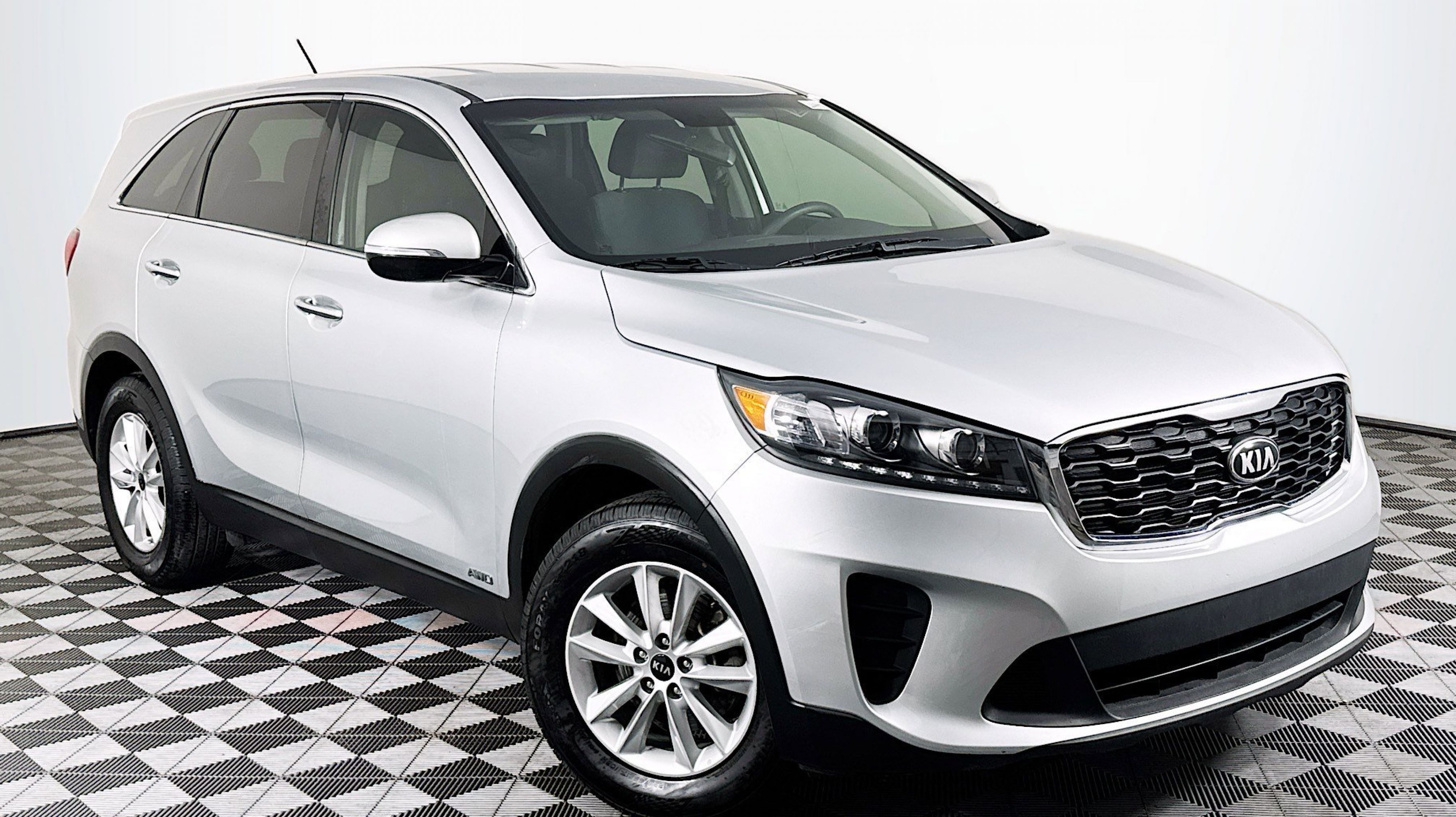 2020 Kia Sorento LX's photo