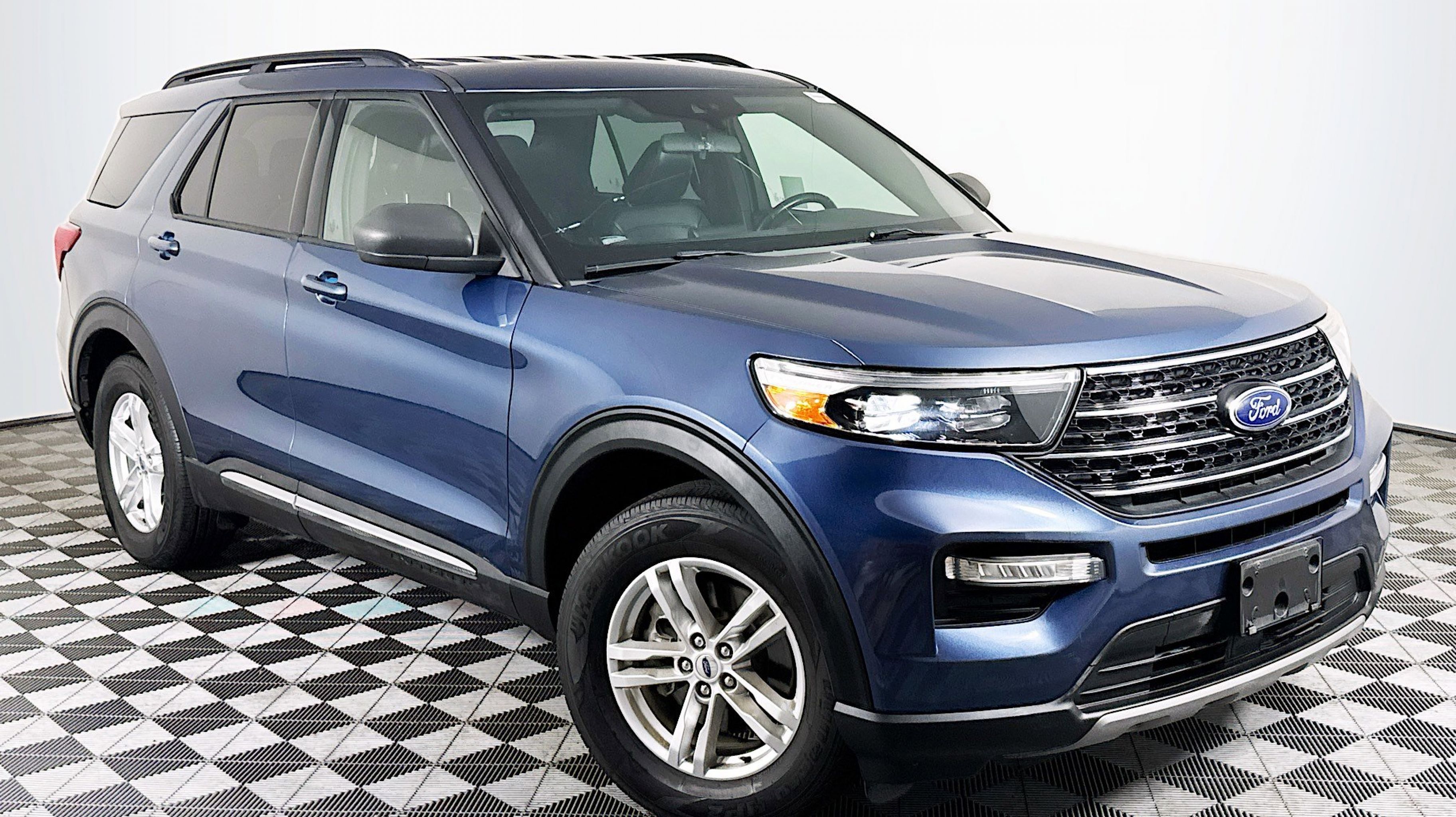 2020 Ford Explorer XLT RWD's photo