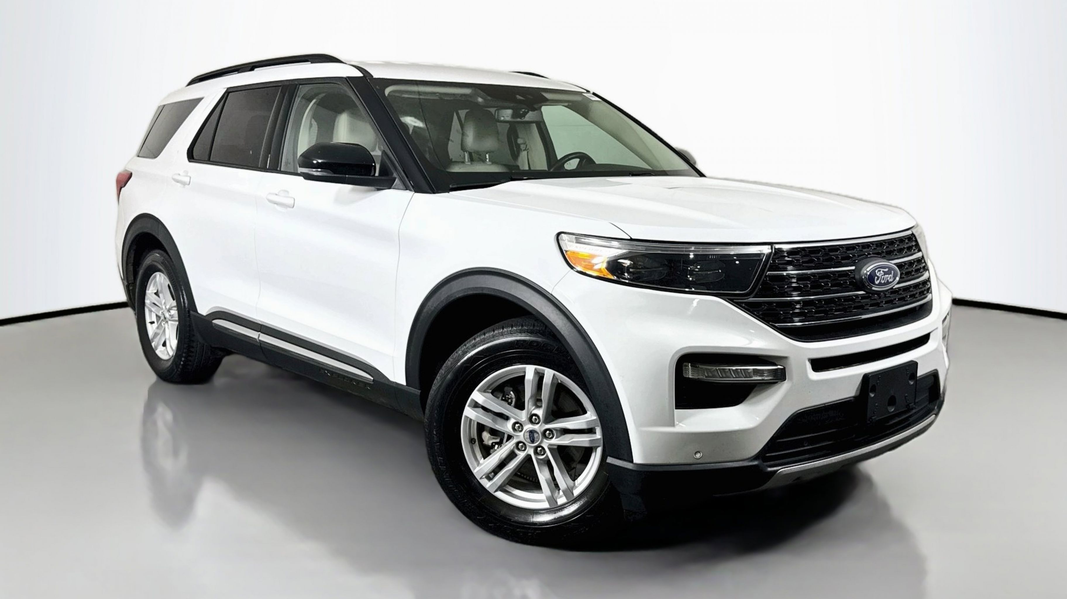 2023 Ford Explorer XLT RWD's photo