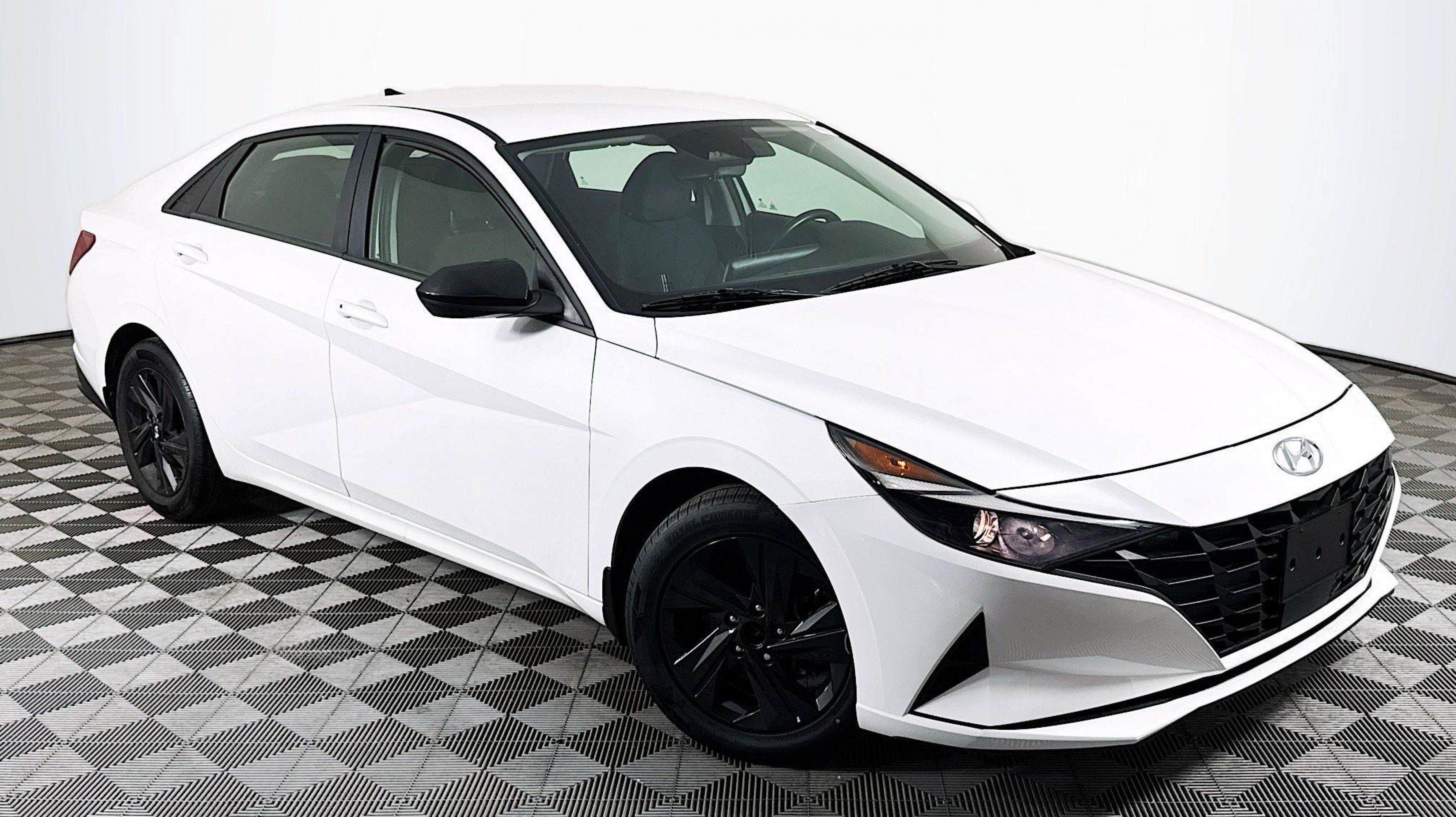 2022 Hyundai Elantra 2.0 SEL IVT's photo