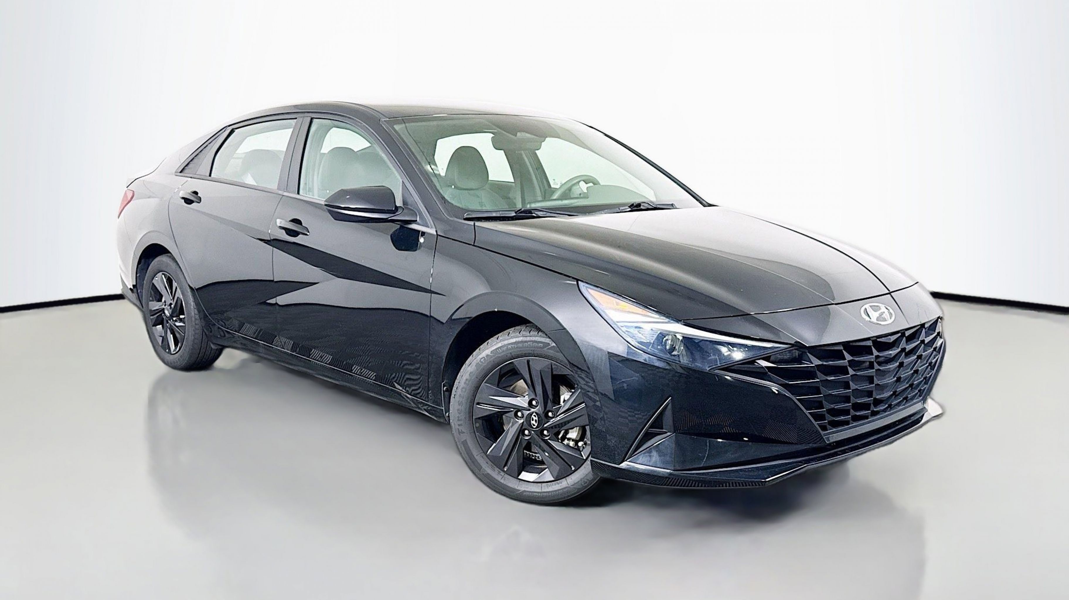 2022 Hyundai Elantra SEL's photo