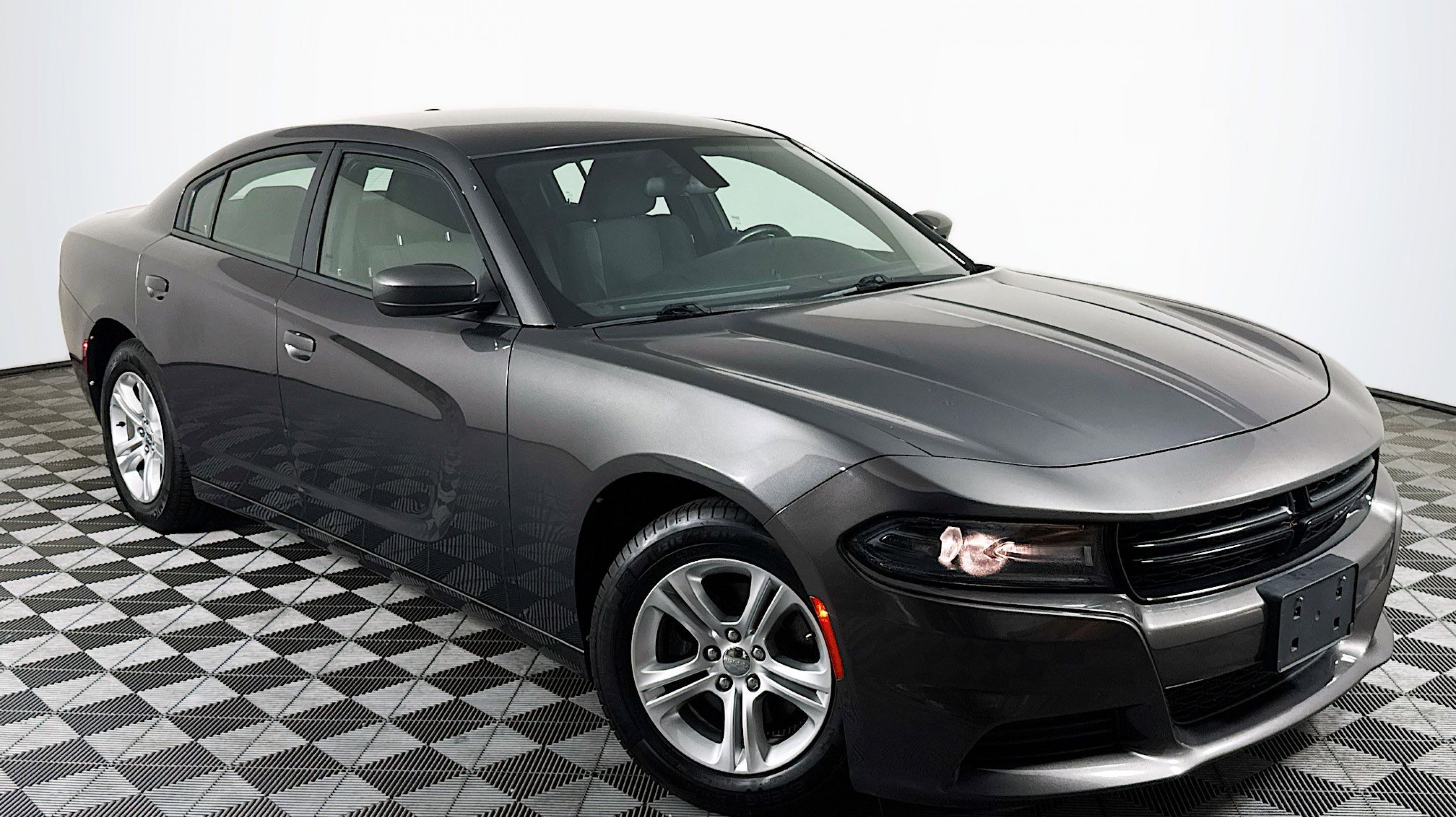 2020 Dodge Charger SXT's photo