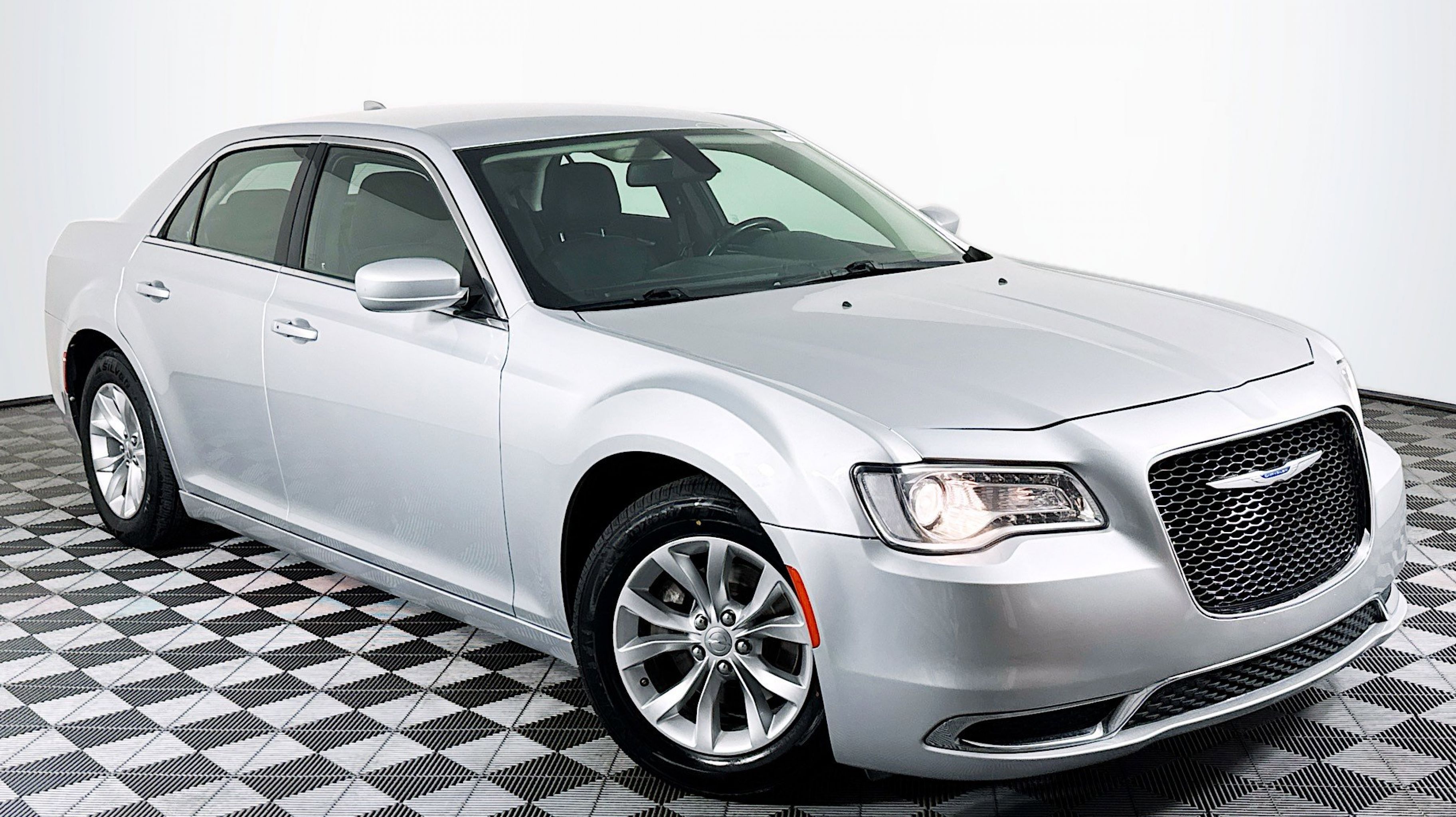 2020 Chrysler 300 Touring