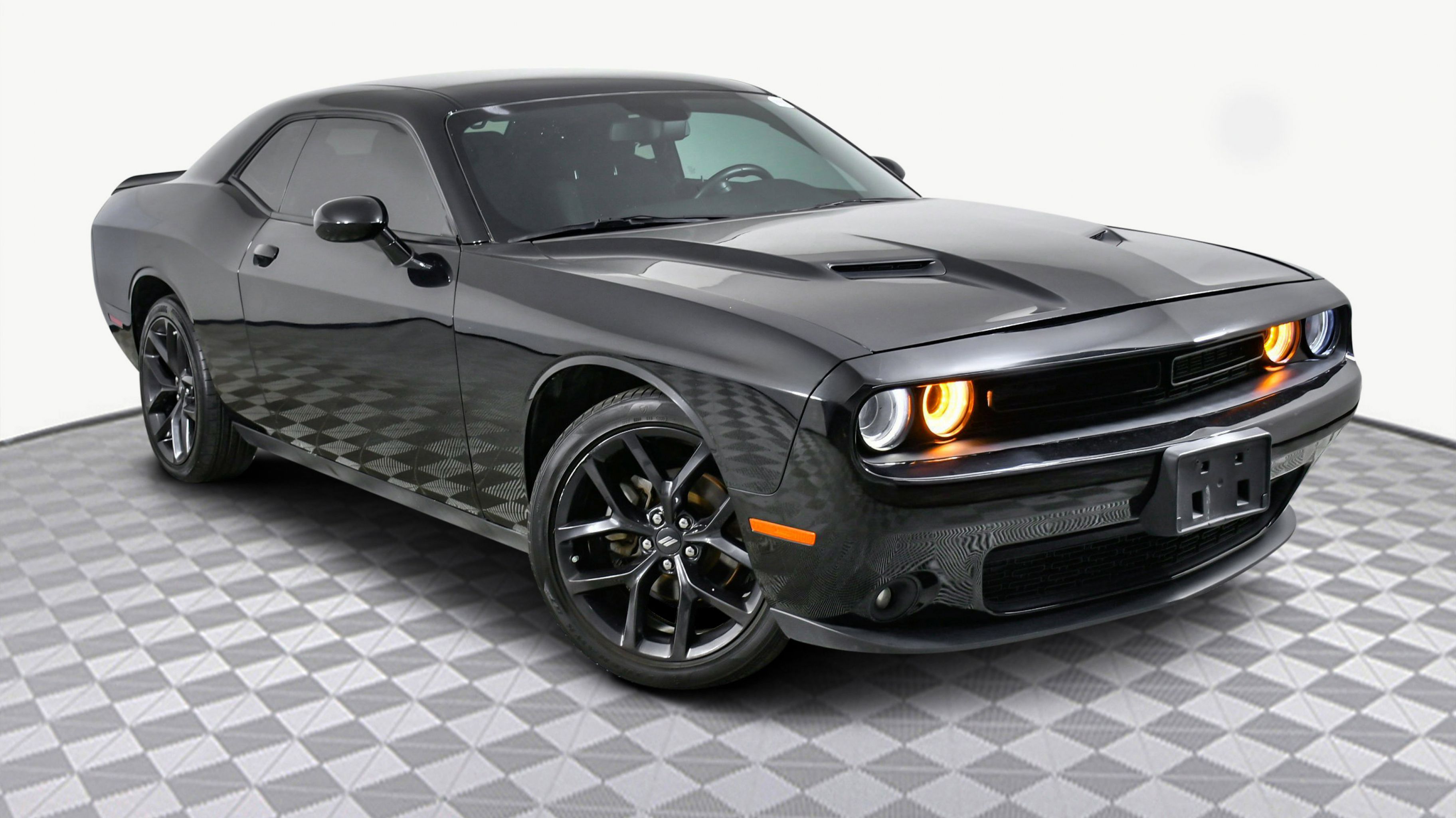 2022 Dodge Challenger SXT's photo