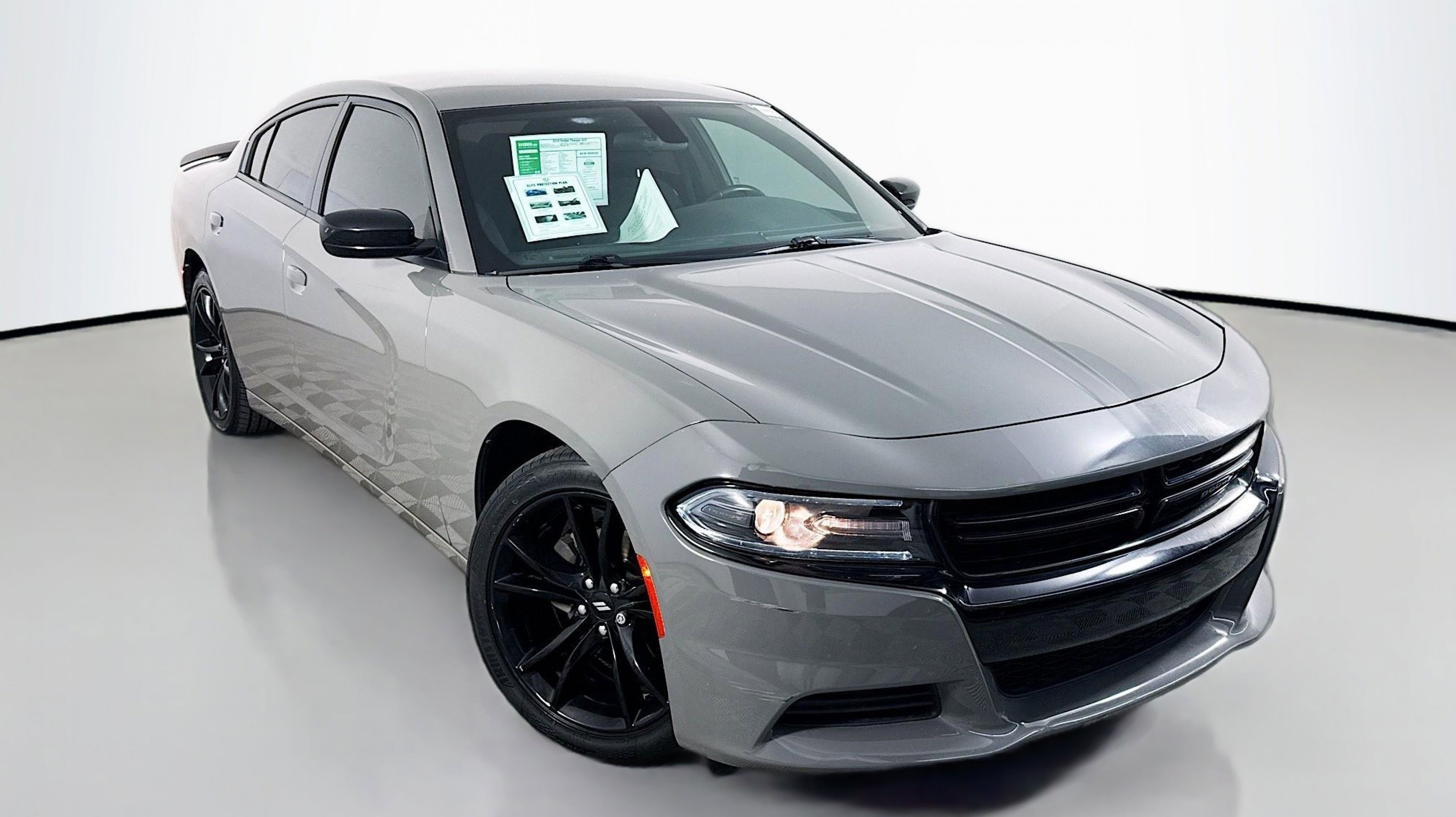 2018 Dodge Charger SXT's photo