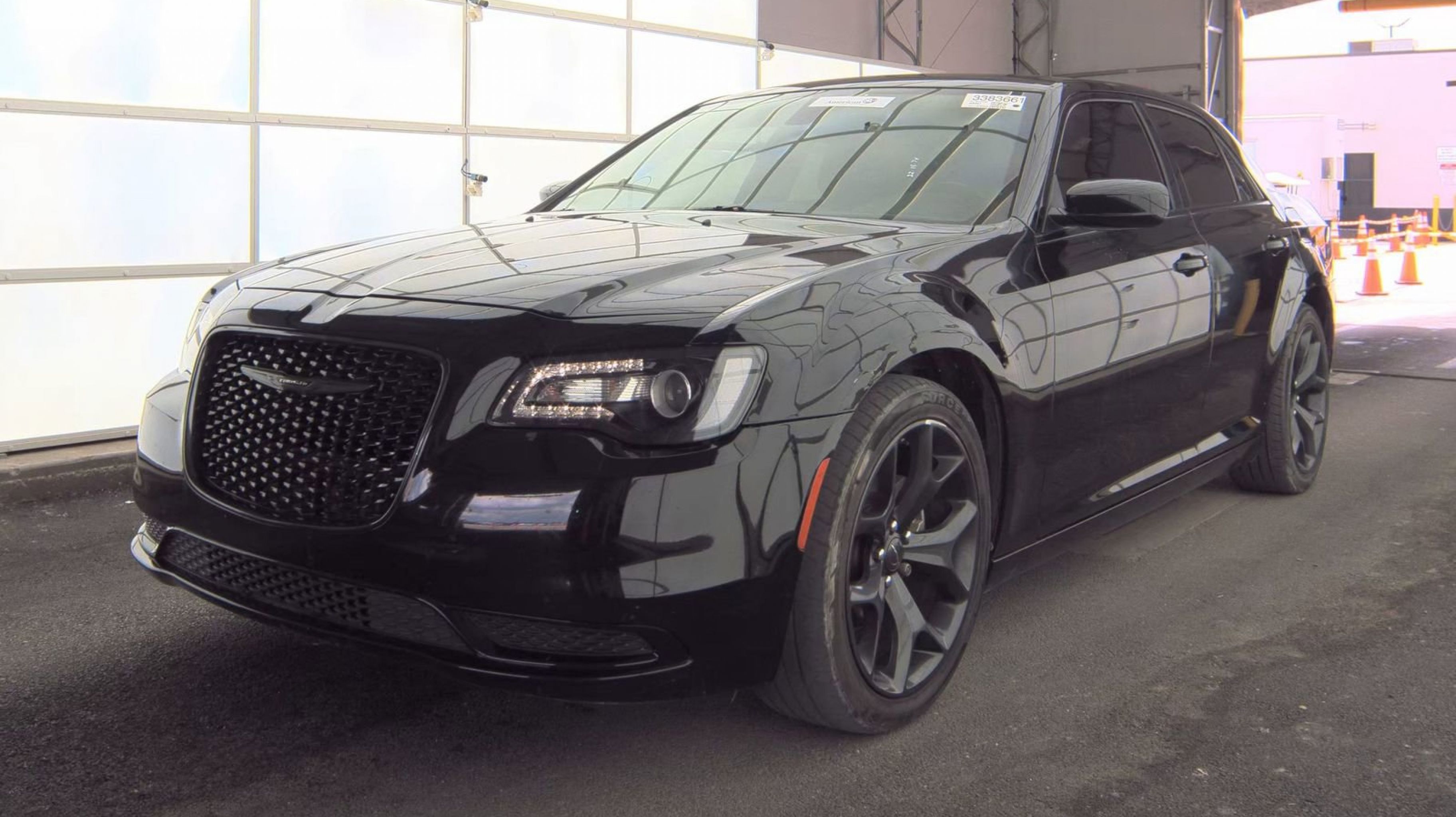 2022 Chrysler 300 Touring's photo