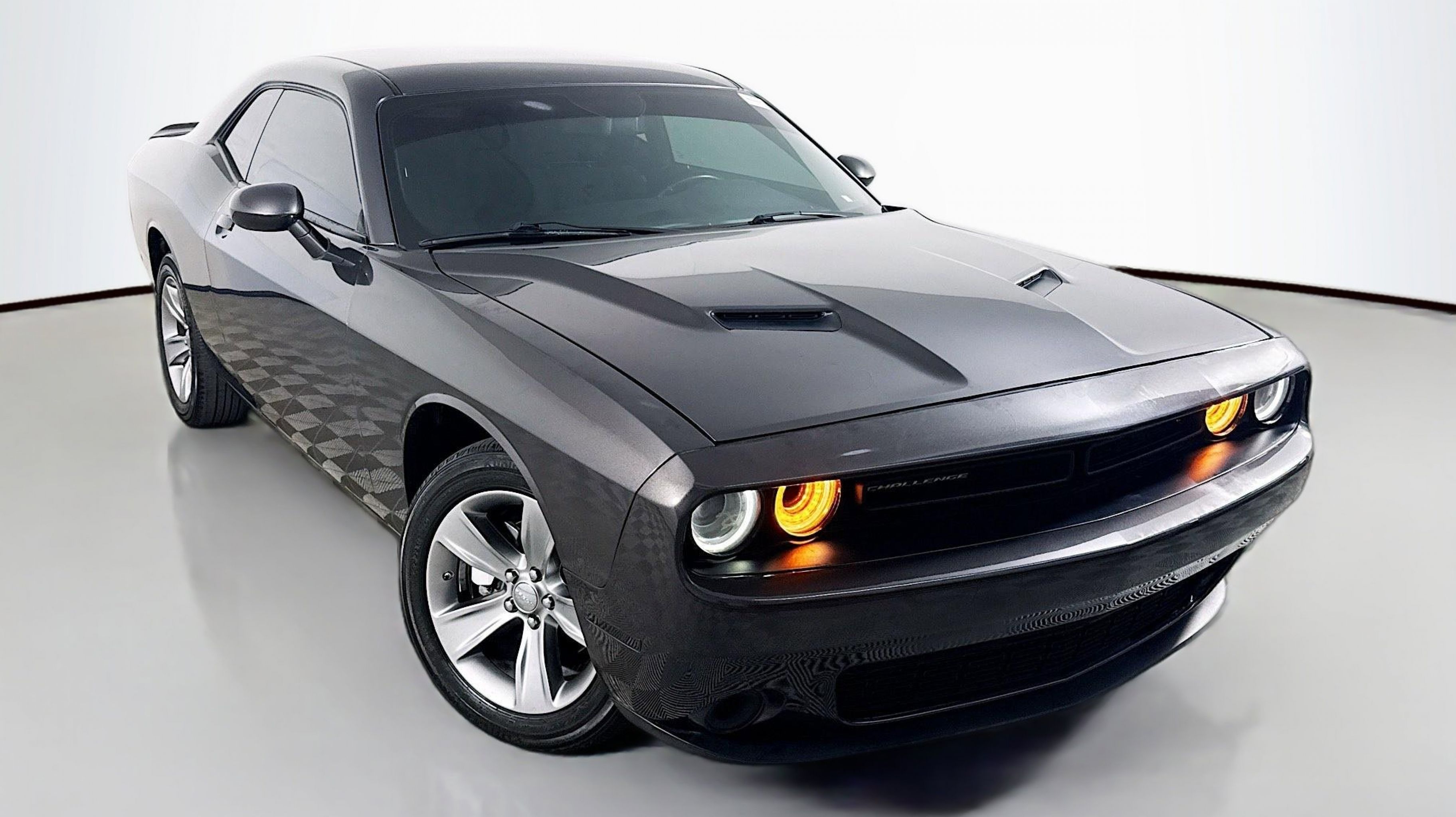 2022 Dodge Challenger SXT Auto's photo