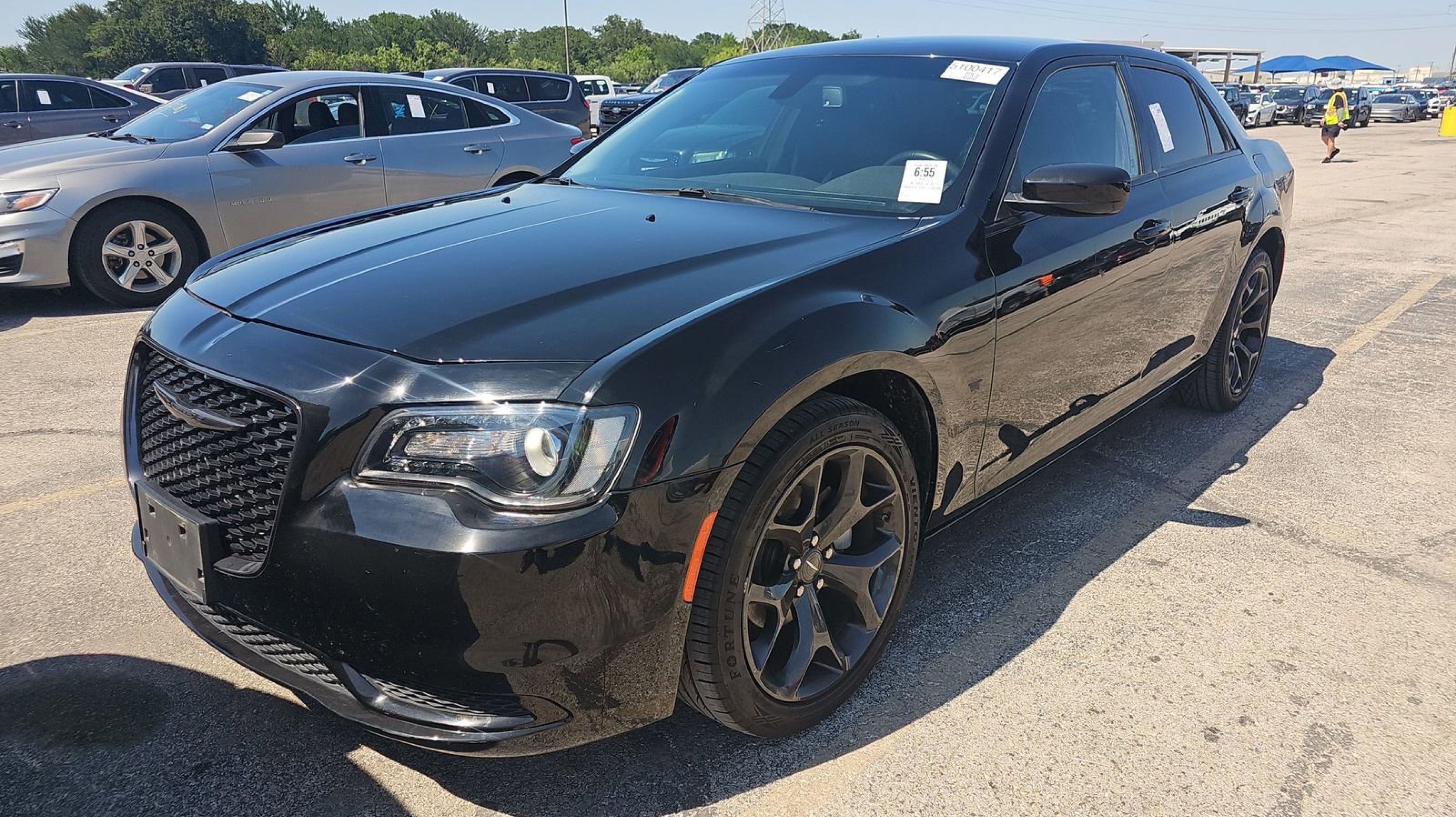 2022 Chrysler 300 Touring's photo