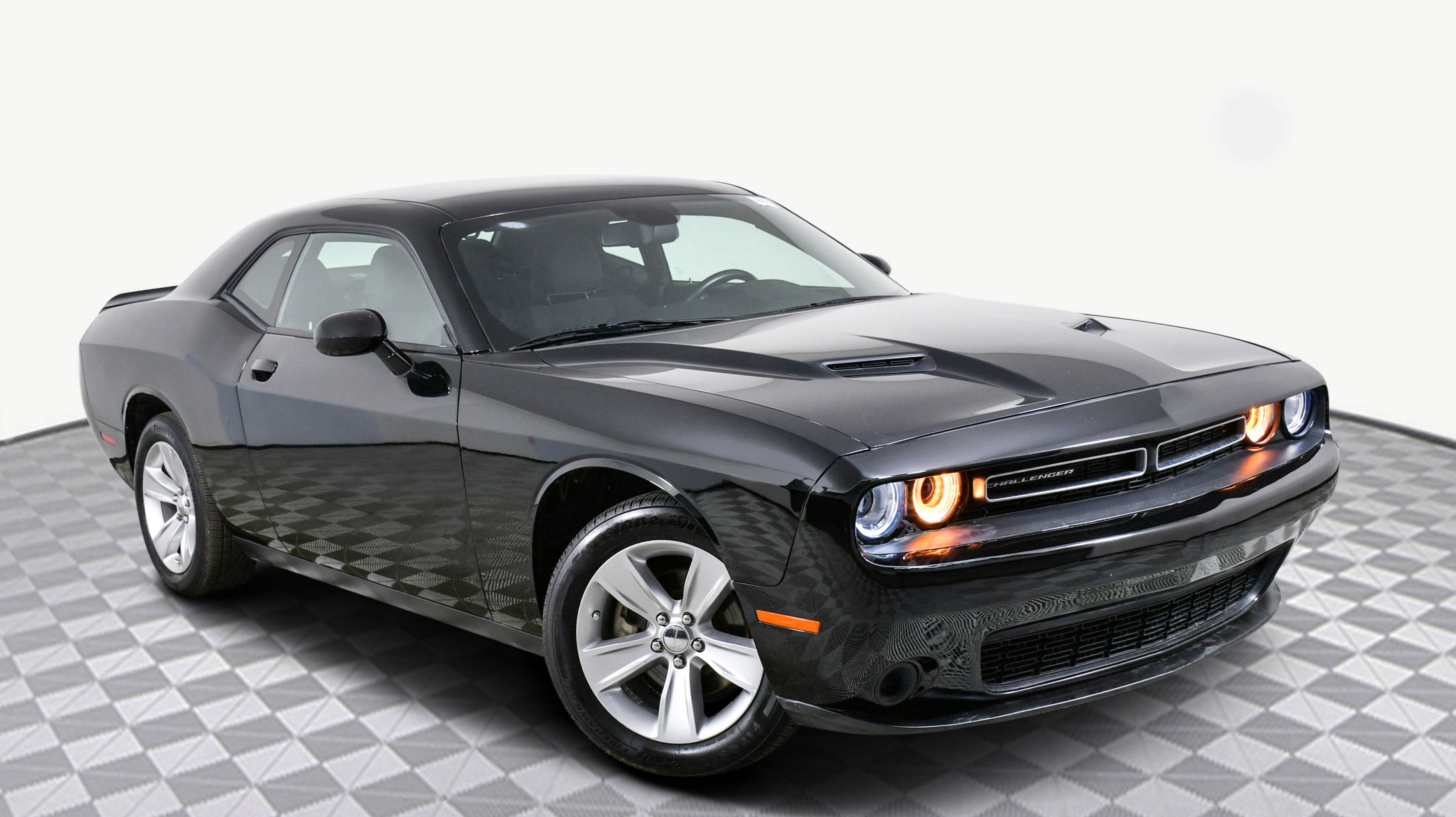 2023 Dodge Challenger SXT's photo