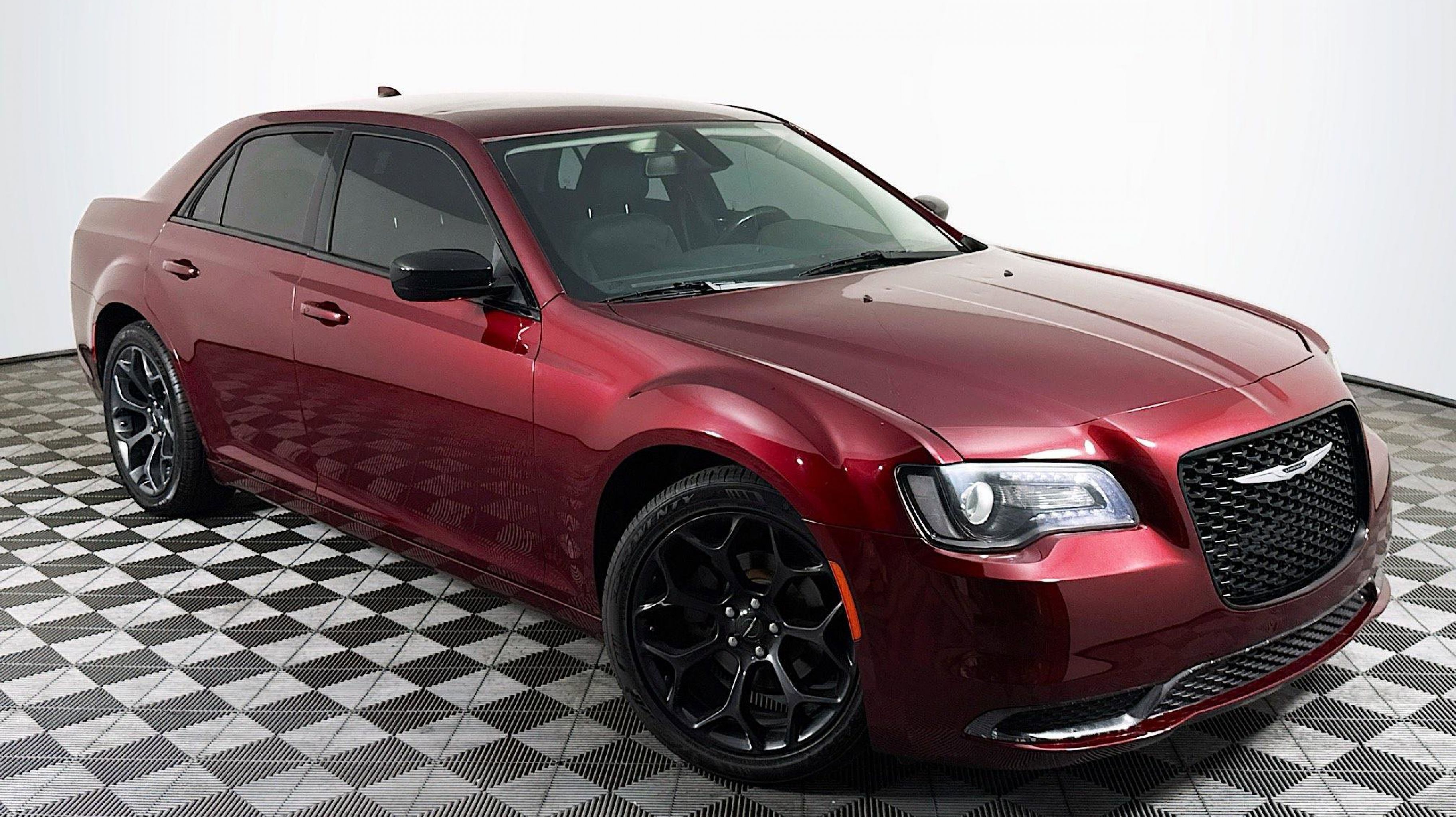 2019 Chrysler 300 Touring's photo