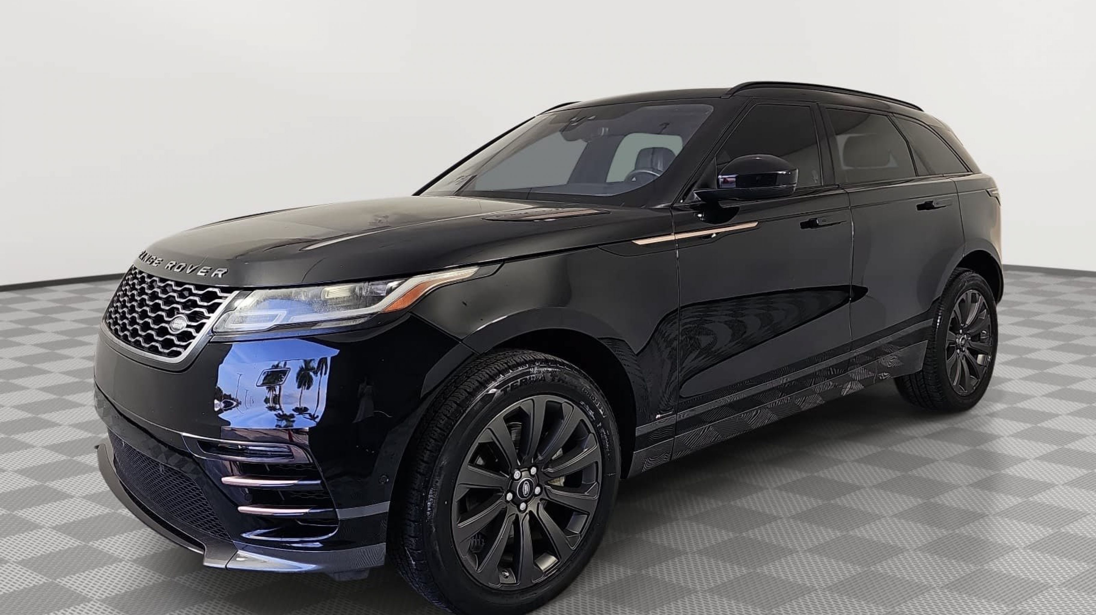 Used 2018 Land Rover Range Rover Velar SE R-Dynamic for sale at HGreg