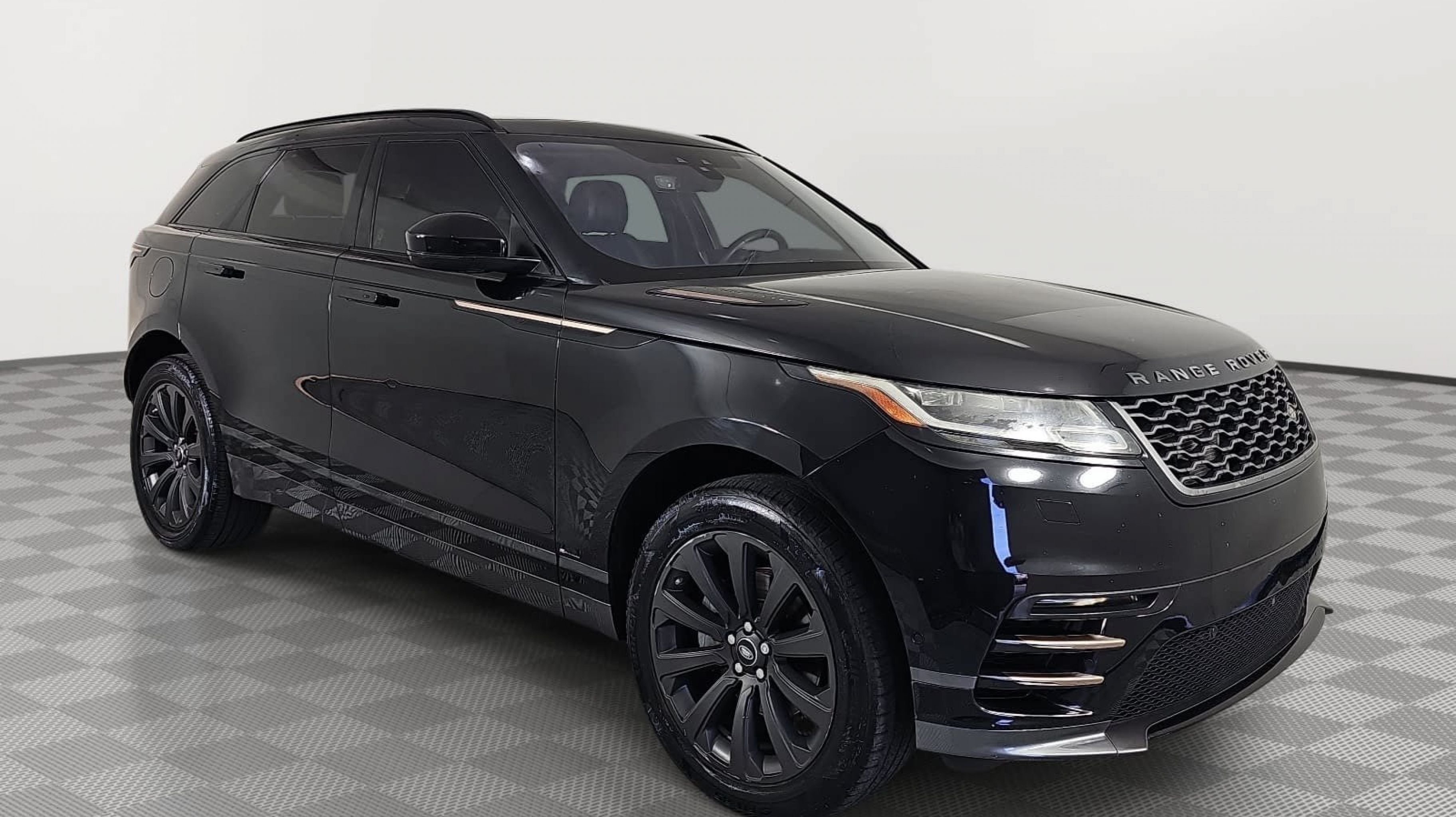 Used 2018 Land Rover Range Rover Velar SE R-Dynamic for sale at HGreg