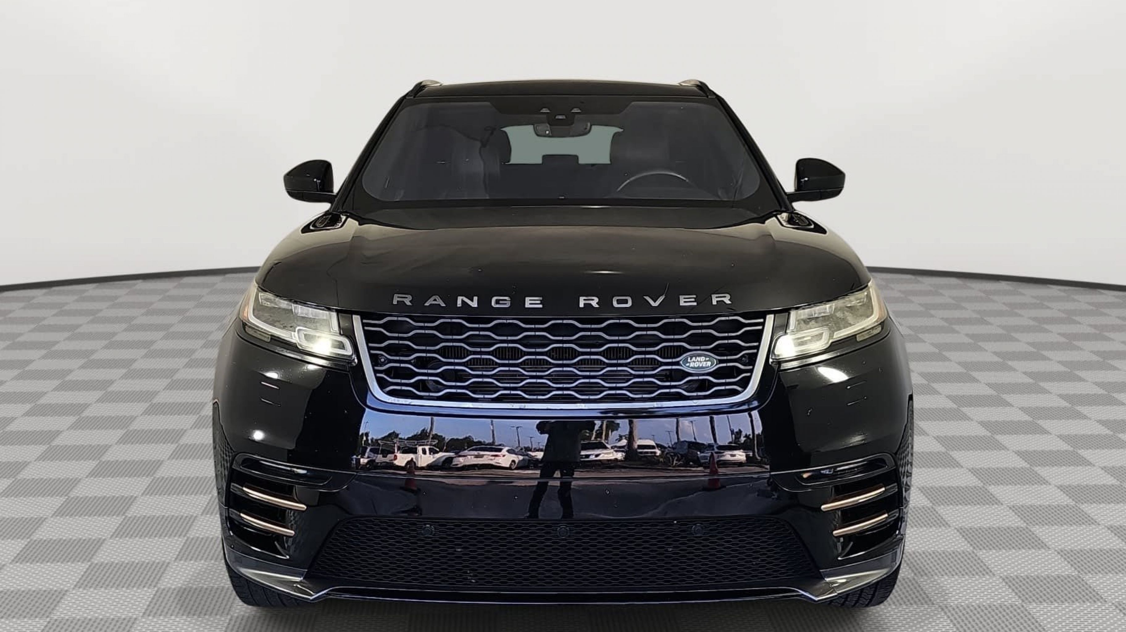 Used 2018 Land Rover Range Rover Velar SE R-Dynamic for sale at HGreg