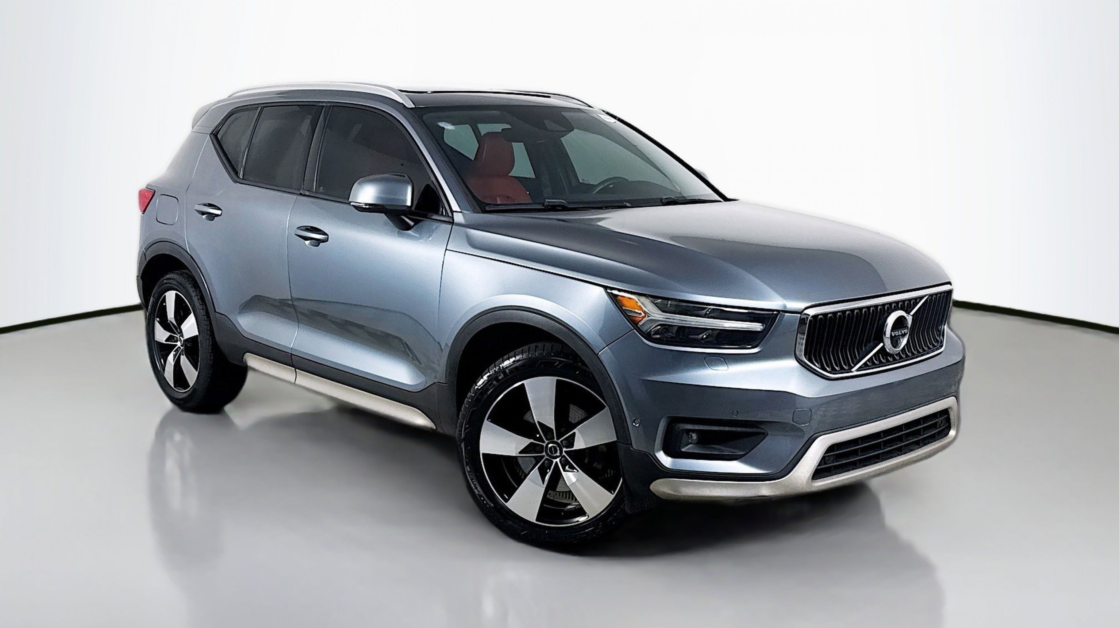 2019 Volvo XC40 T4 Momentum's photo