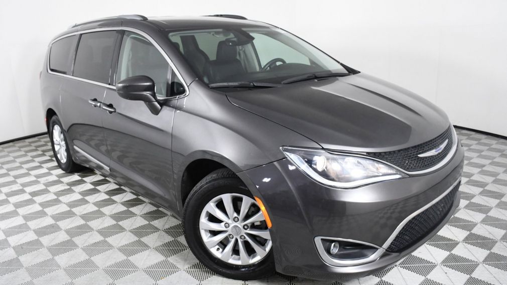 2019 Chrysler Pacifica Touring L #0