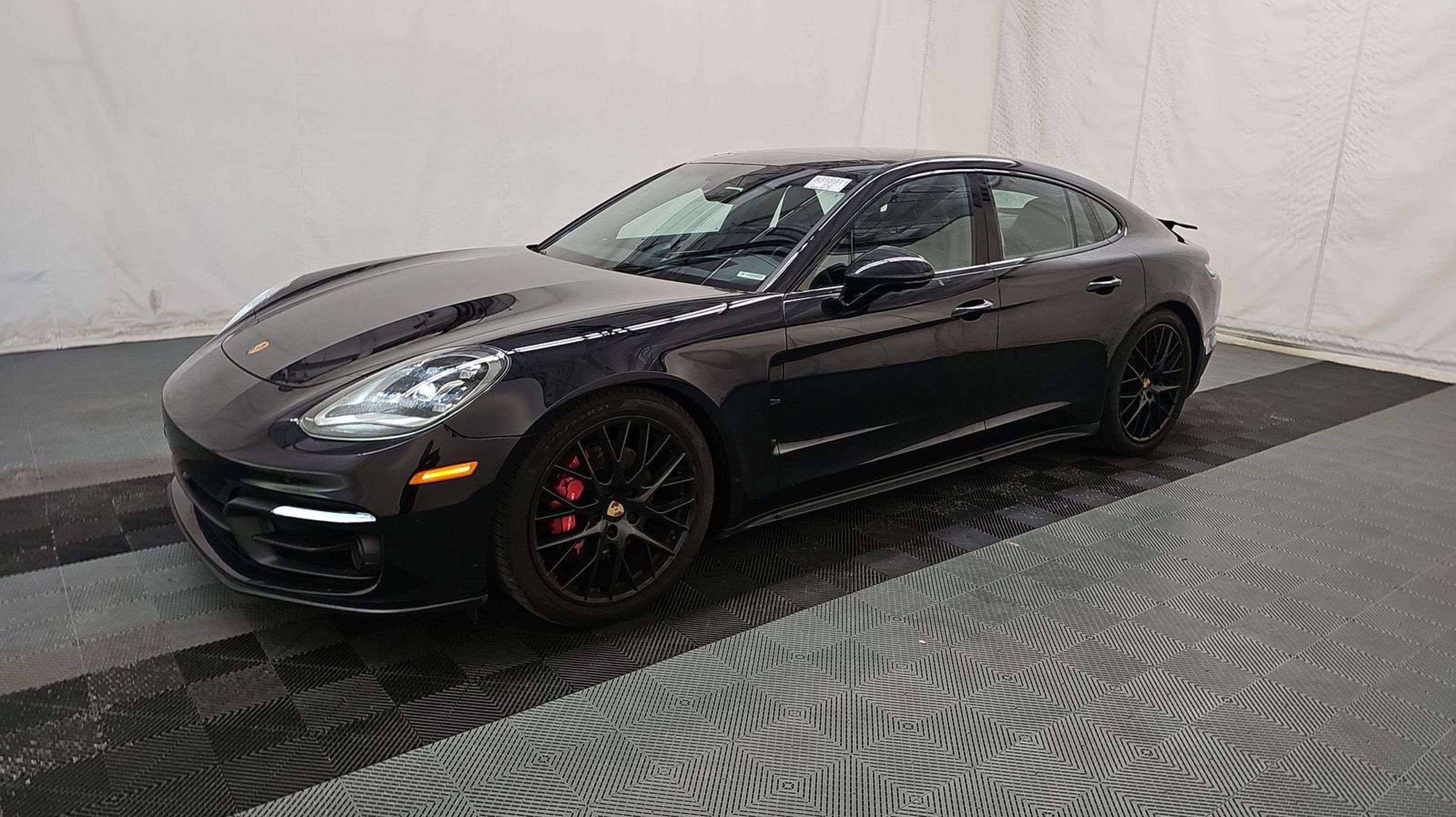 2023 Porsche Panamera 4S's photo