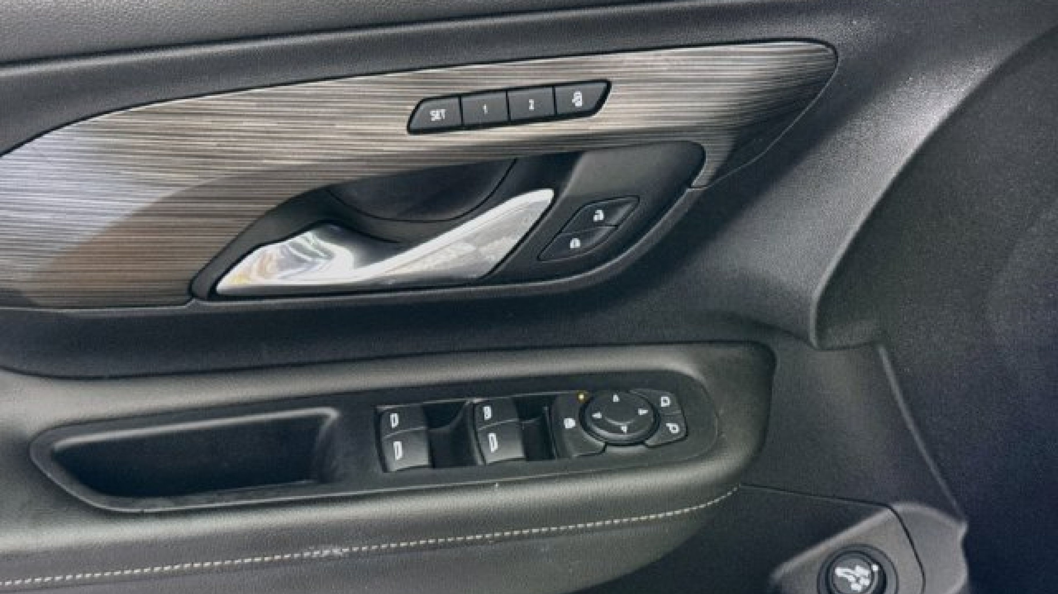 2024 GMC Terrain SLT - Photo 20