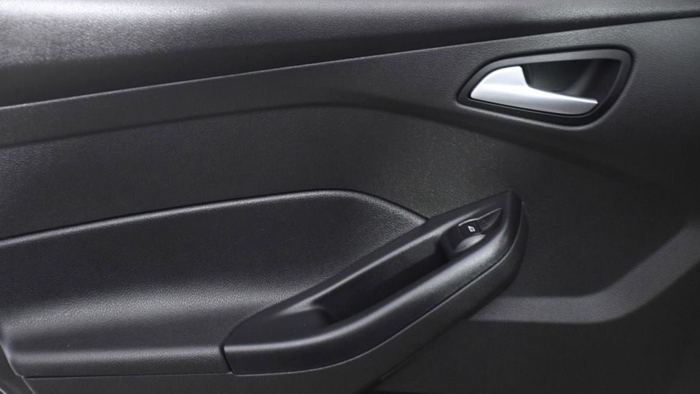 2015 Ford Focus SE #18