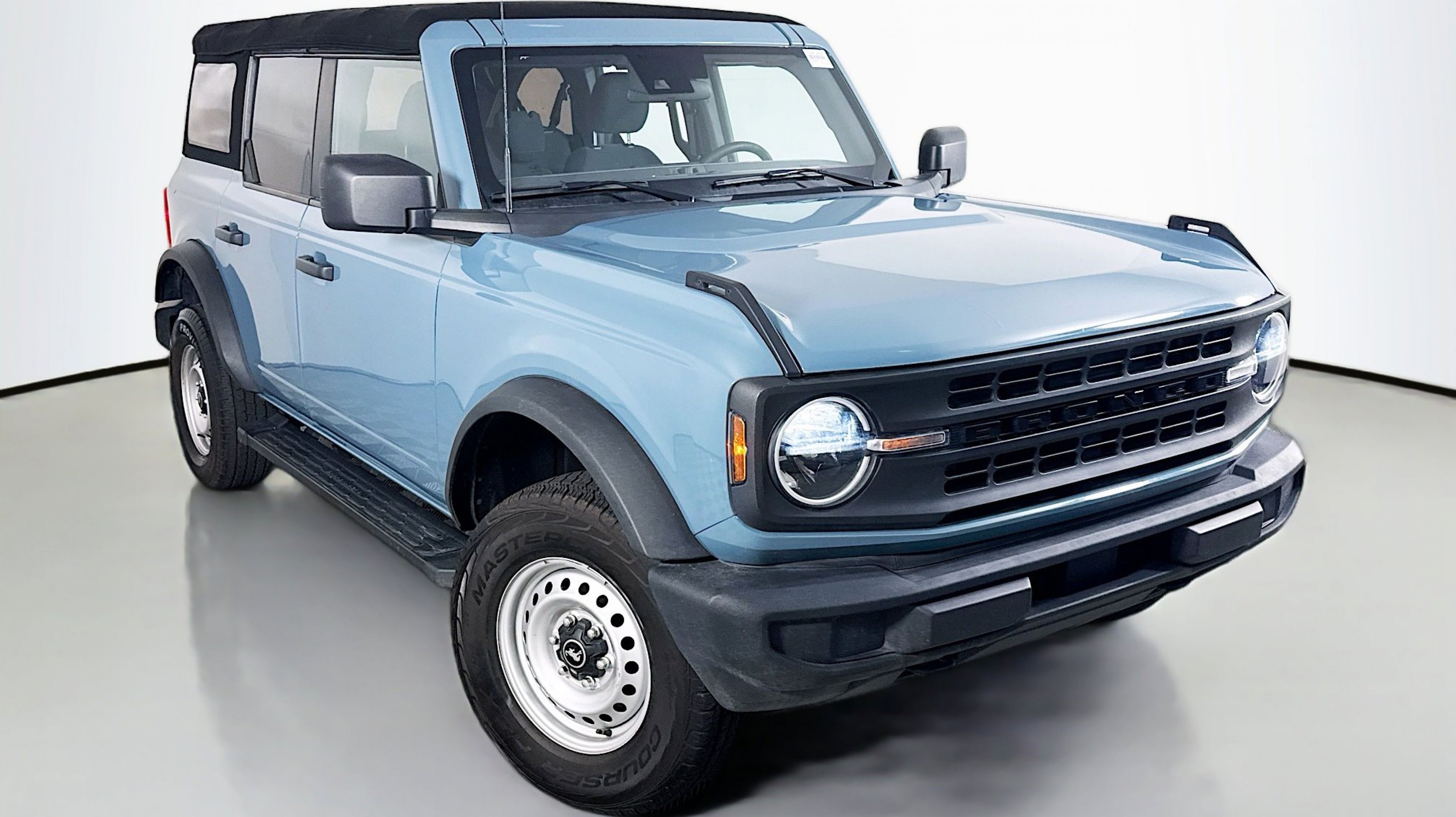 2023 Ford Bronco Base 4x4's photo