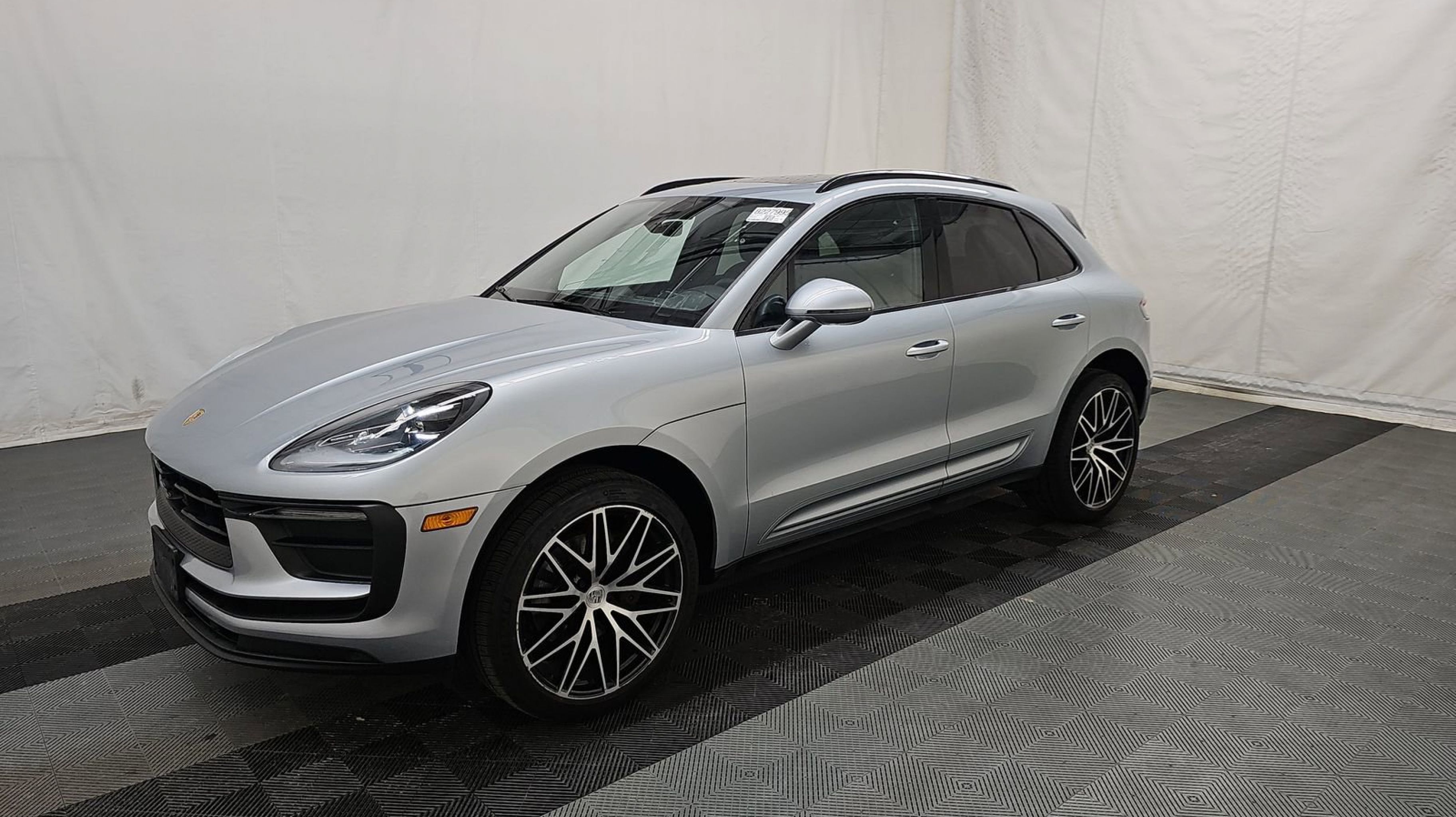 2023 Porsche Macan Base