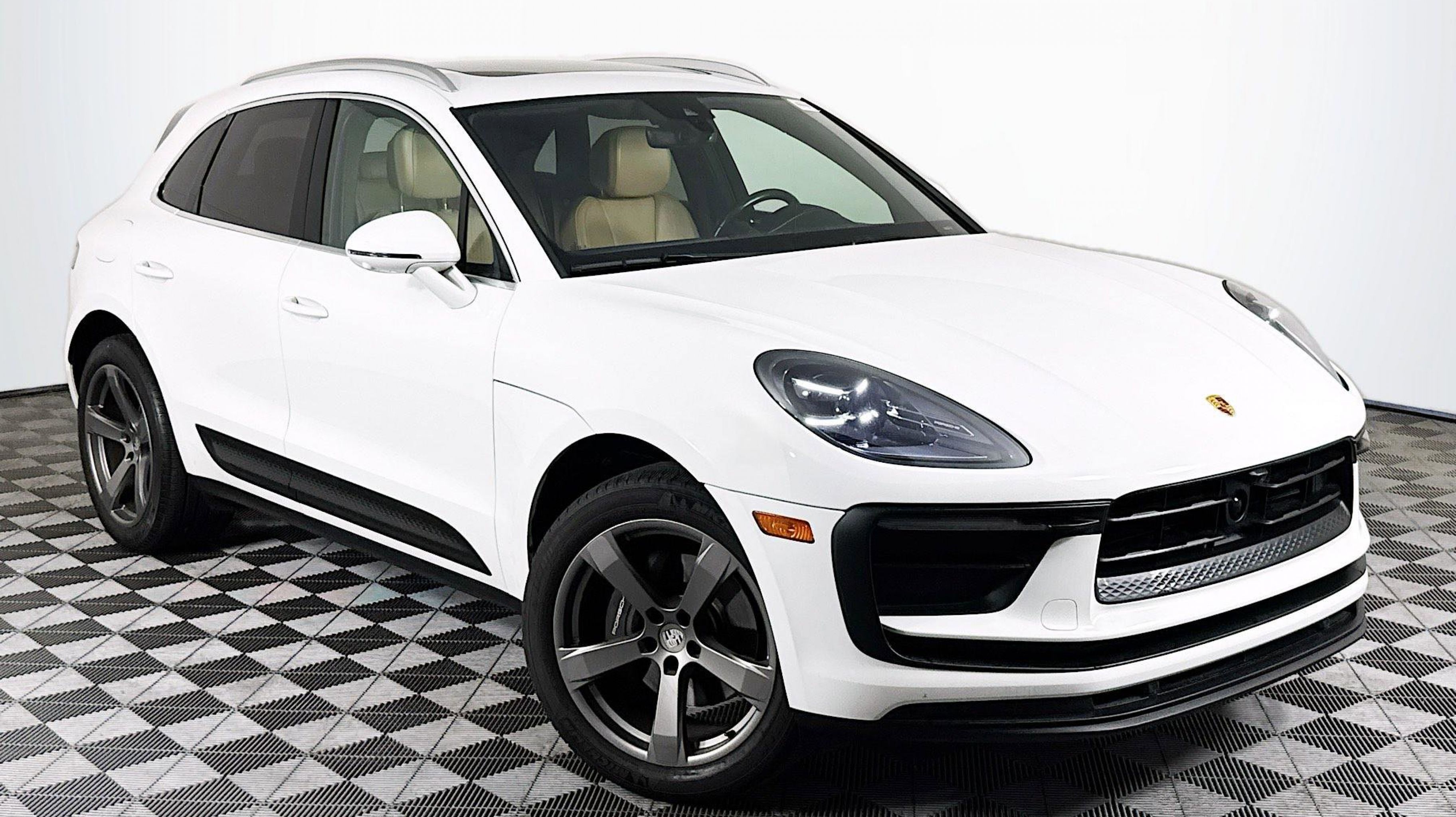 2023 Porsche Macan -'s photo