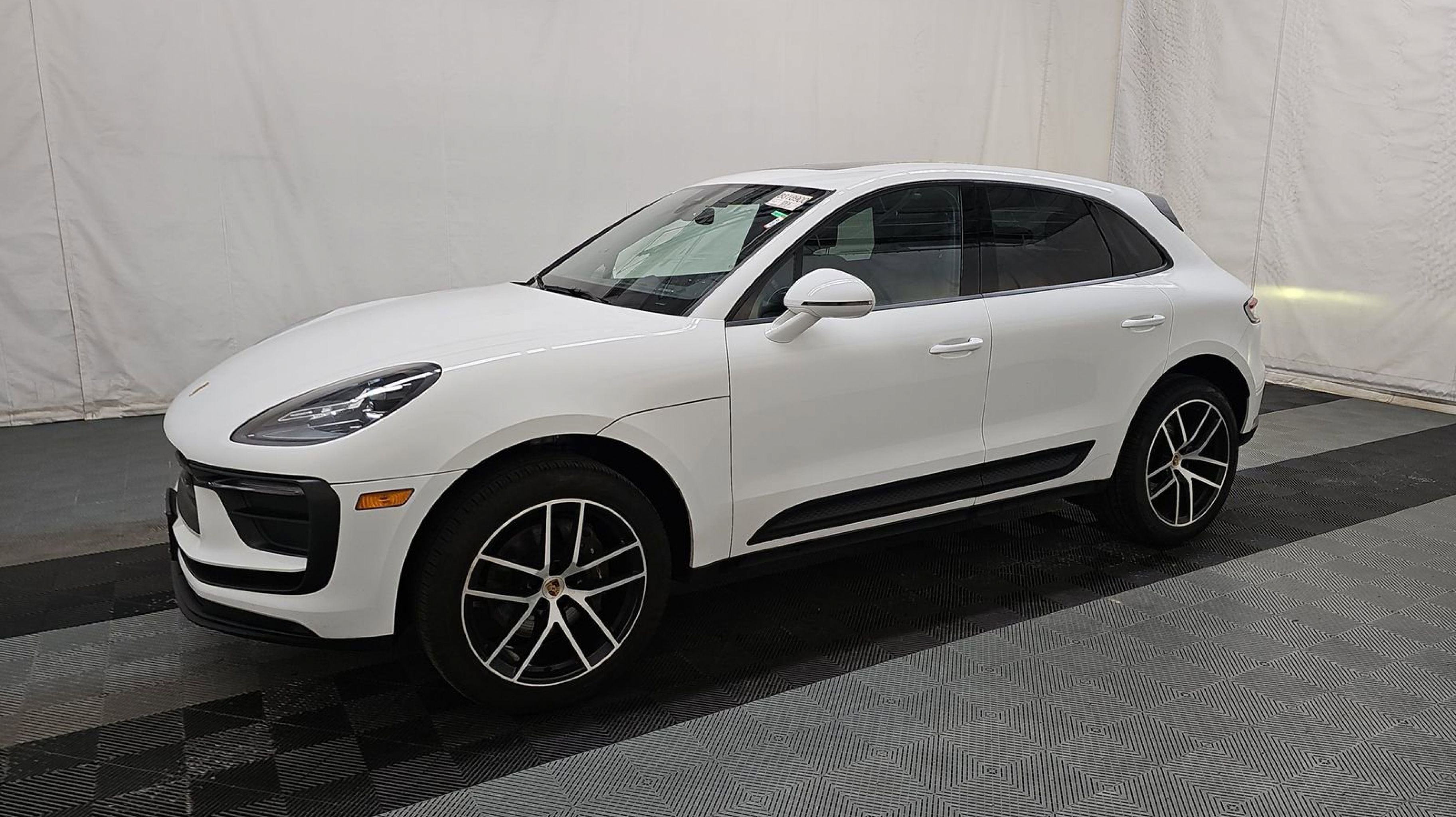 2023 Porsche Macan -'s photo